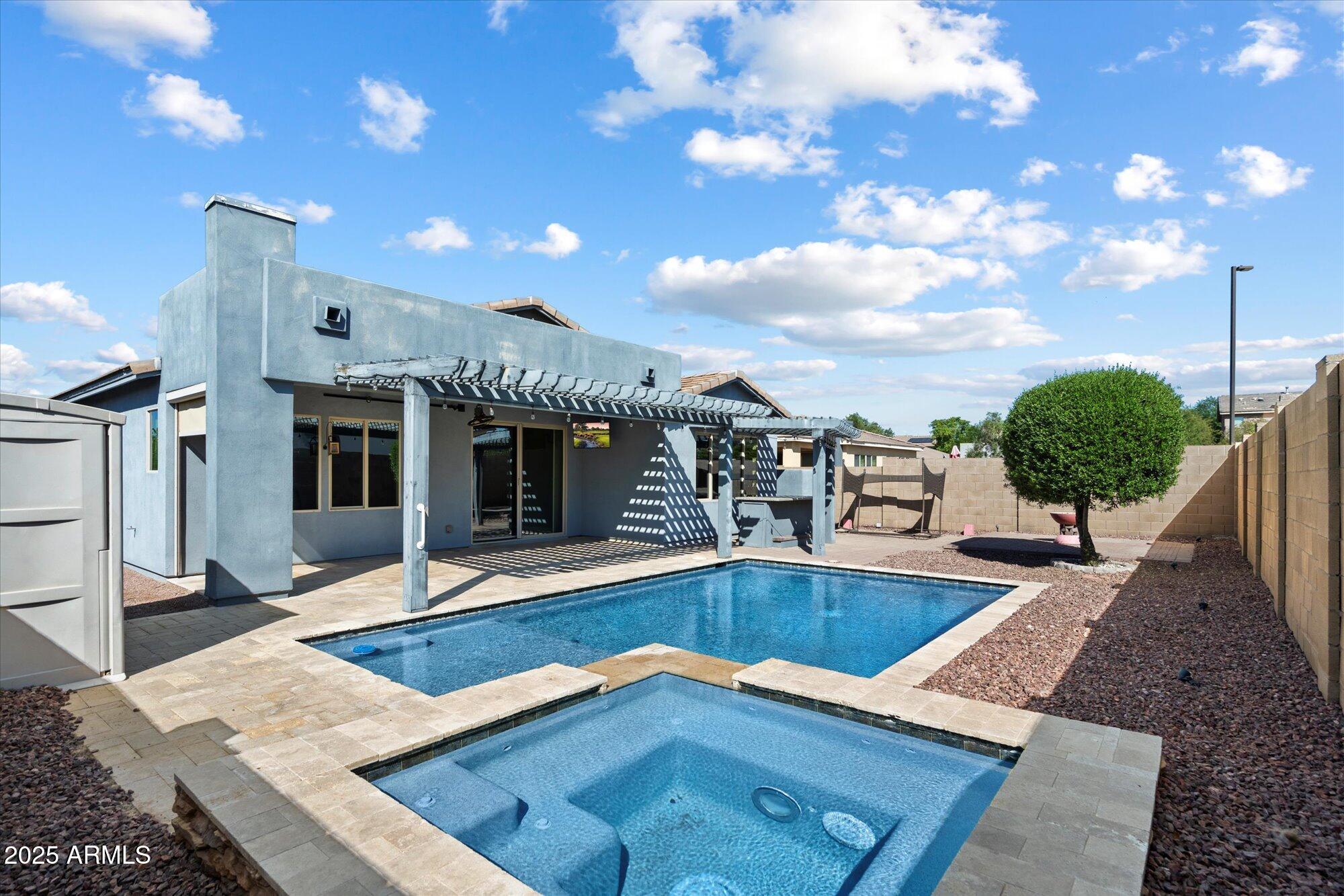 3553 E RAVENSWOOD Drive