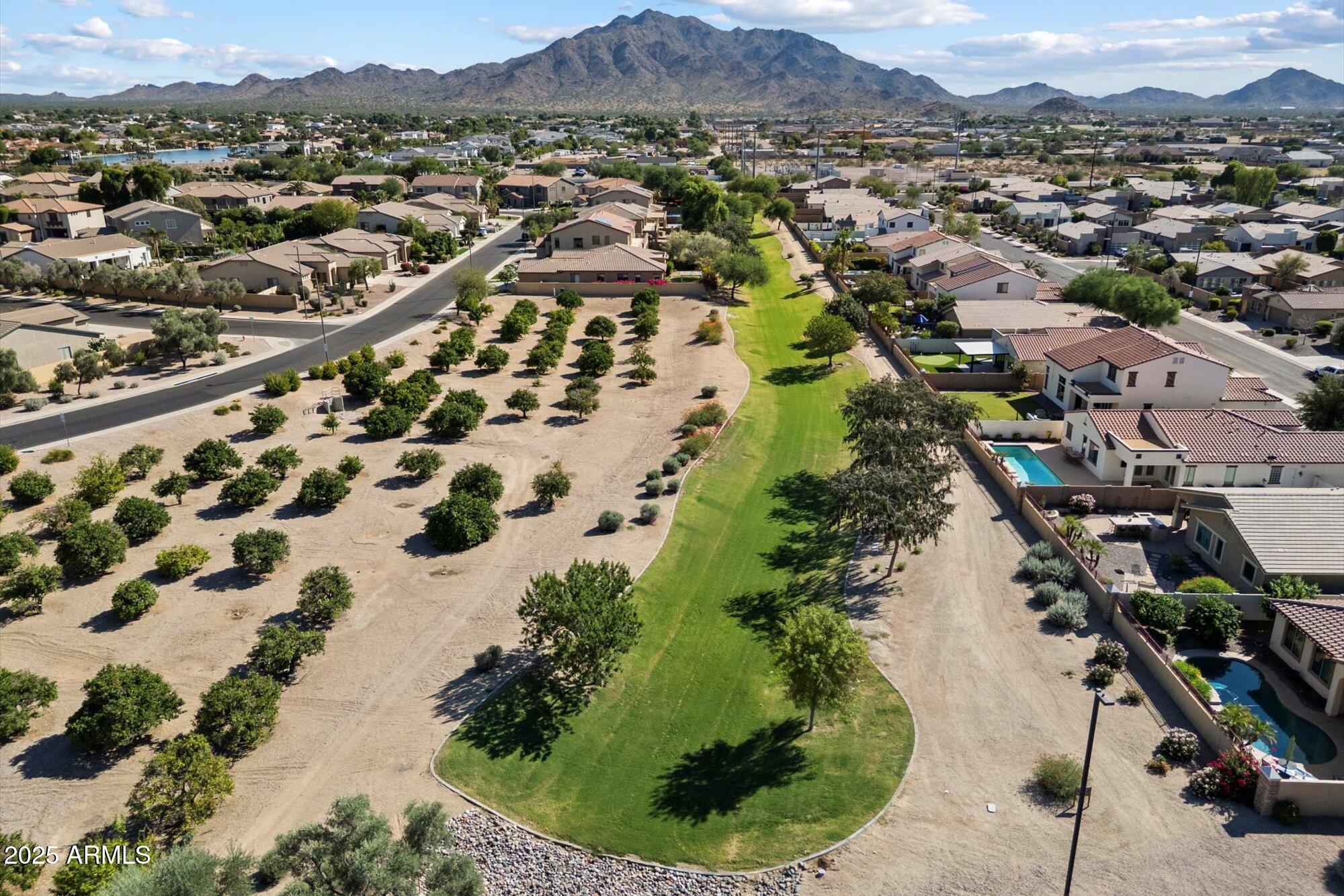 3553 E RAVENSWOOD Drive