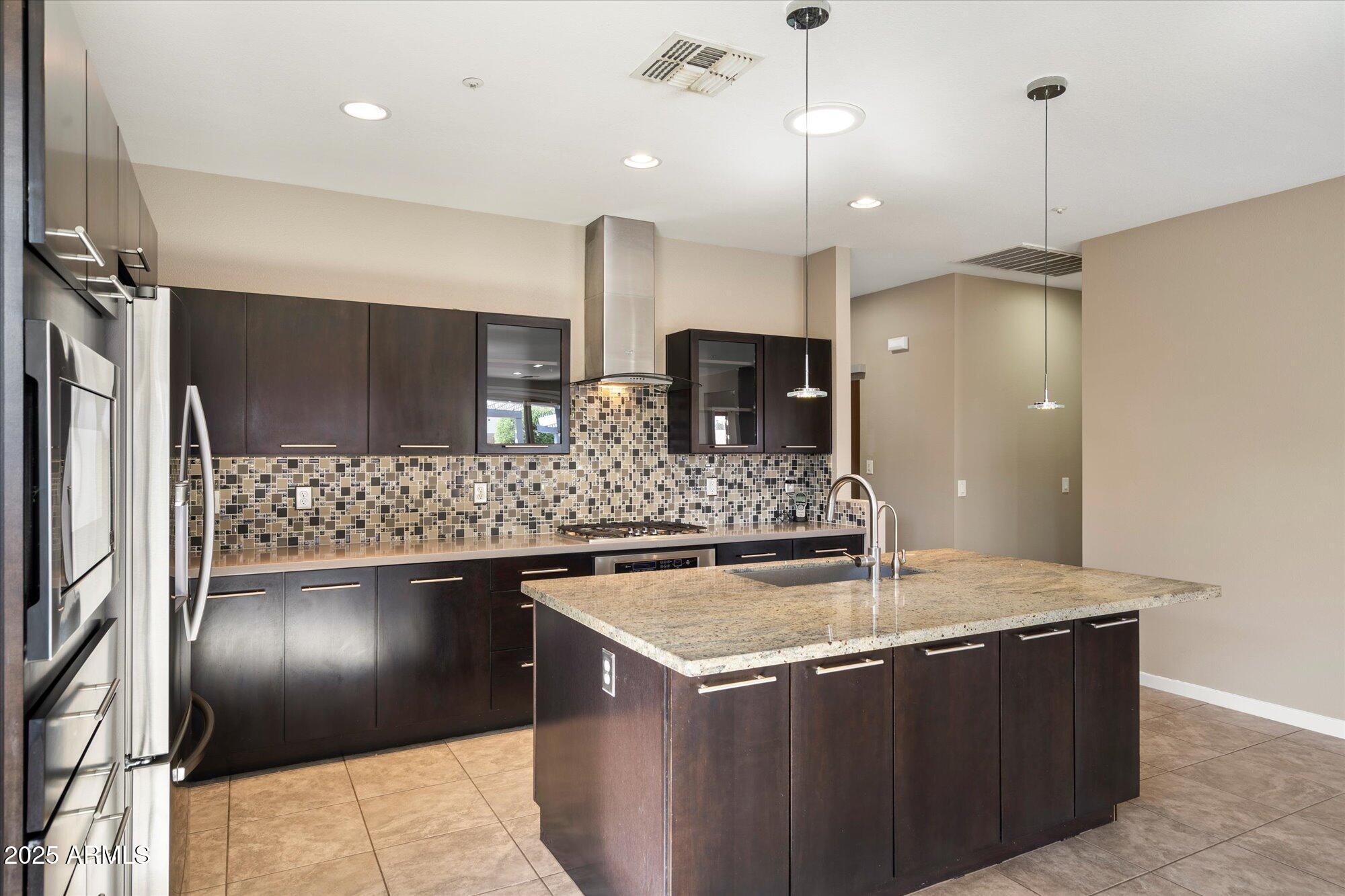 3553 E RAVENSWOOD Drive