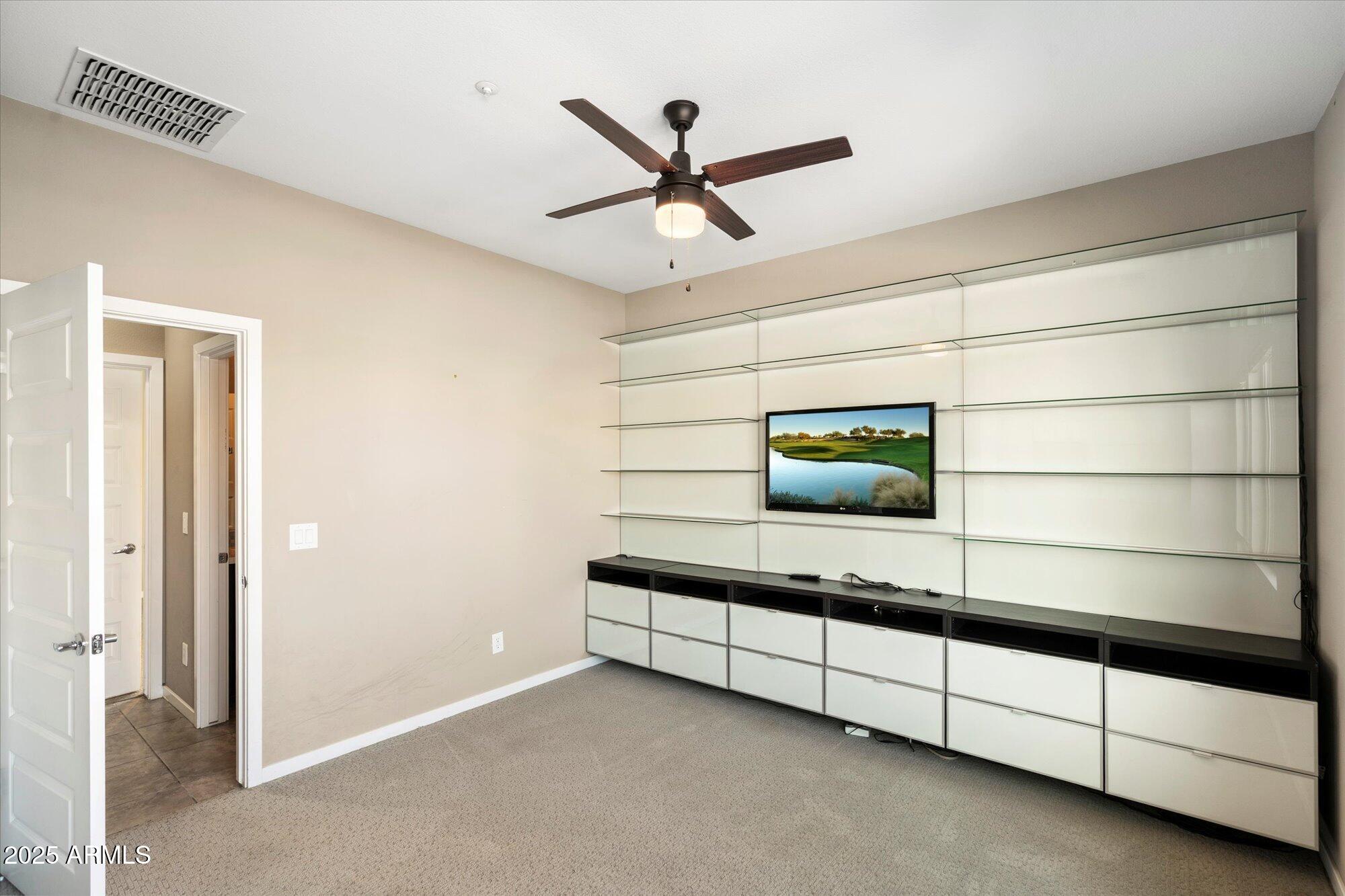 3553 E RAVENSWOOD Drive