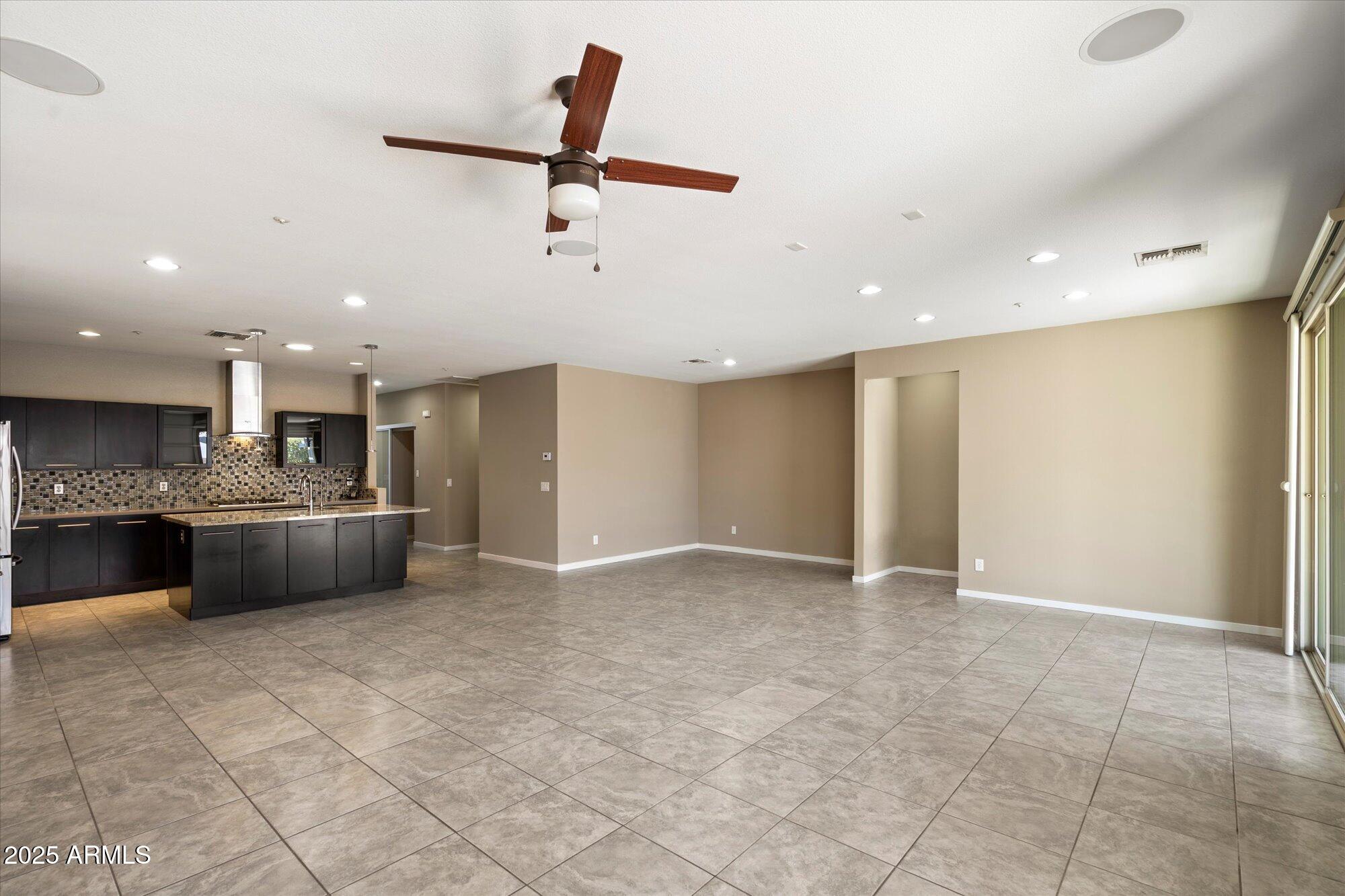 3553 E RAVENSWOOD Drive