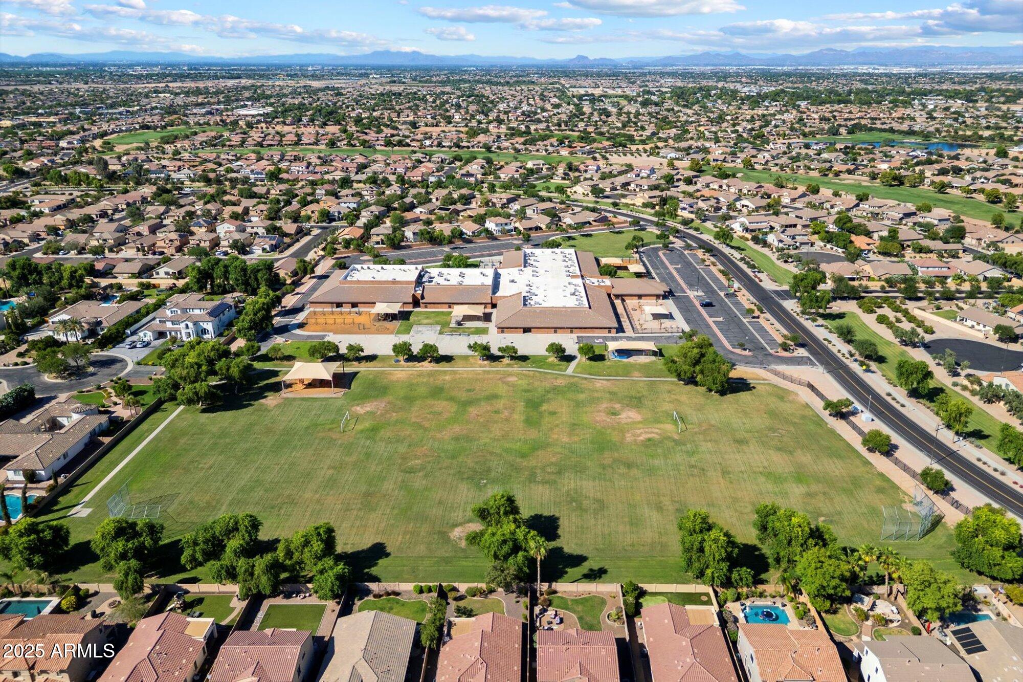 3553 E RAVENSWOOD Drive