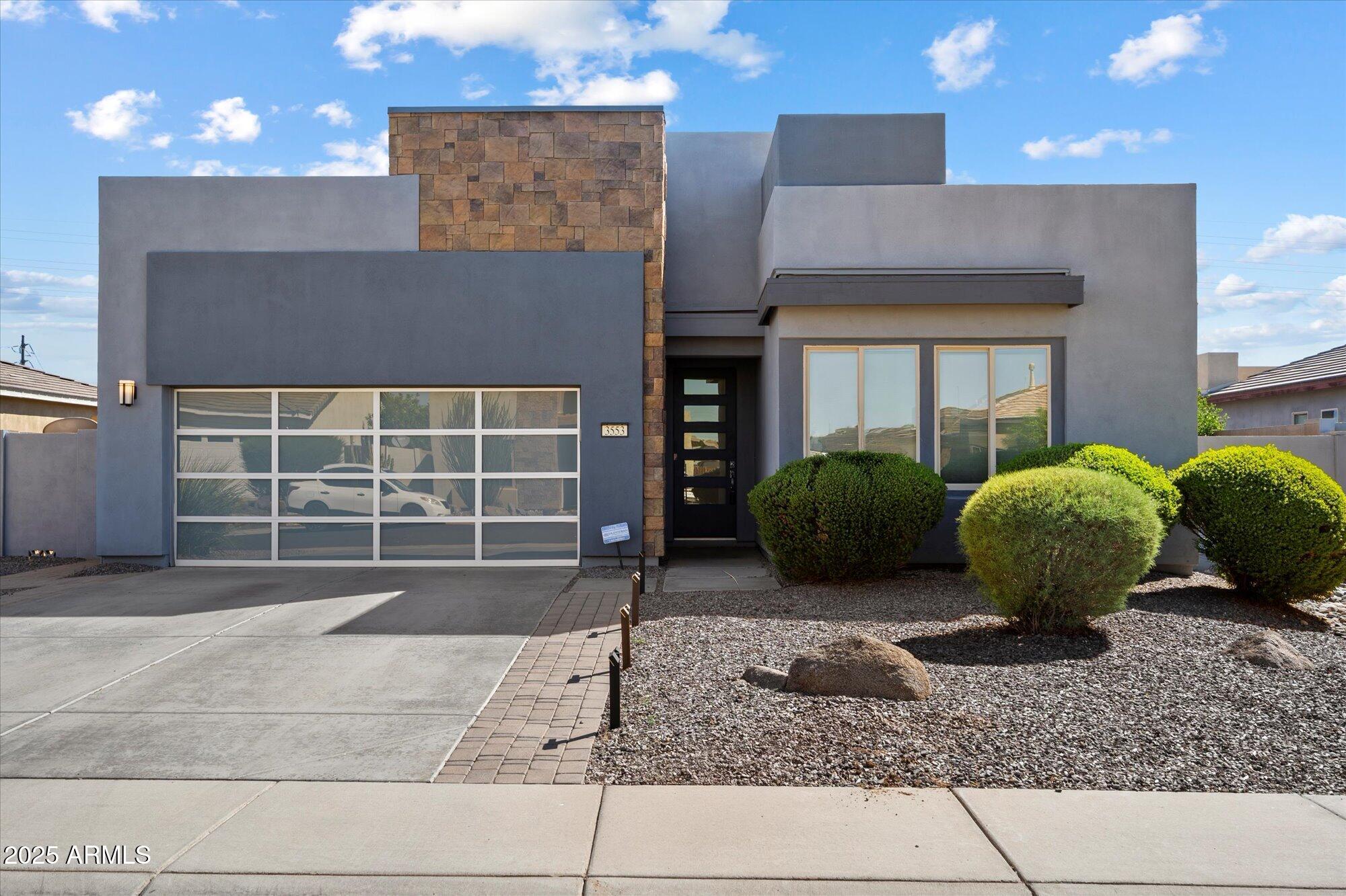 3553 E RAVENSWOOD Drive