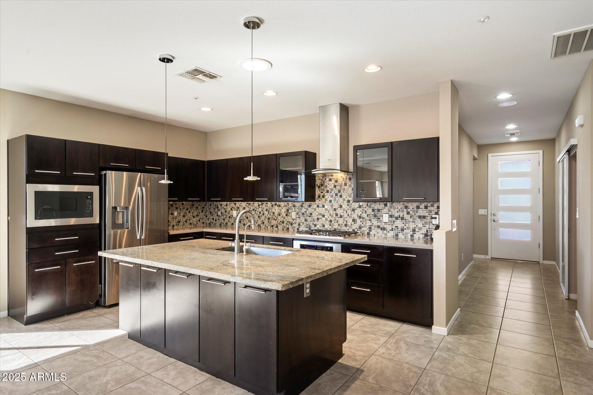 3553 E RAVENSWOOD Drive