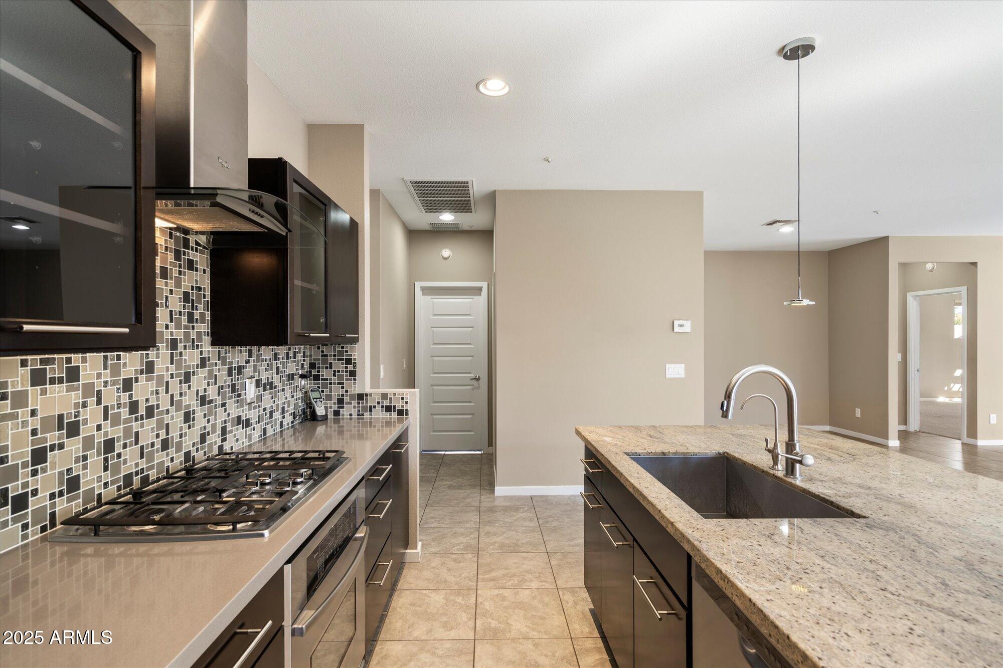 3553 E RAVENSWOOD Drive