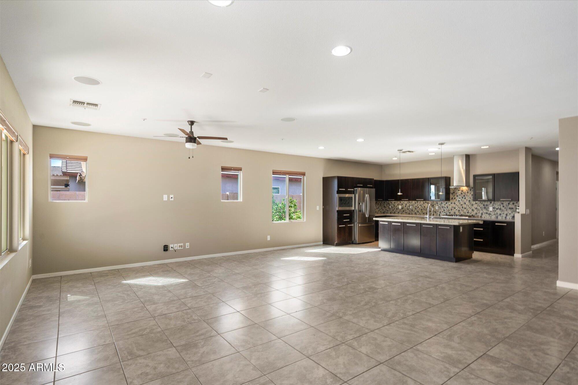 3553 E RAVENSWOOD Drive