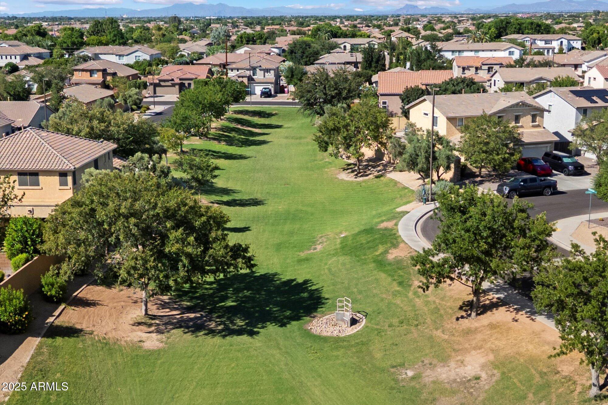 3553 E RAVENSWOOD Drive