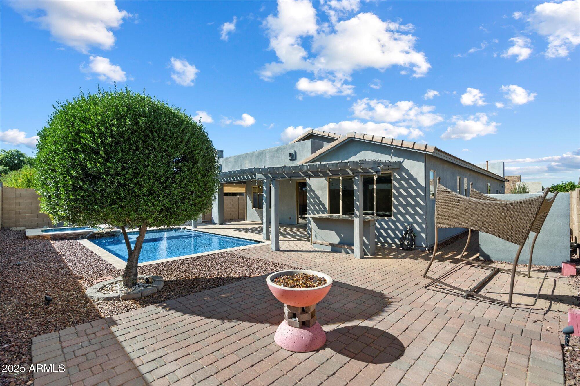 3553 E RAVENSWOOD Drive