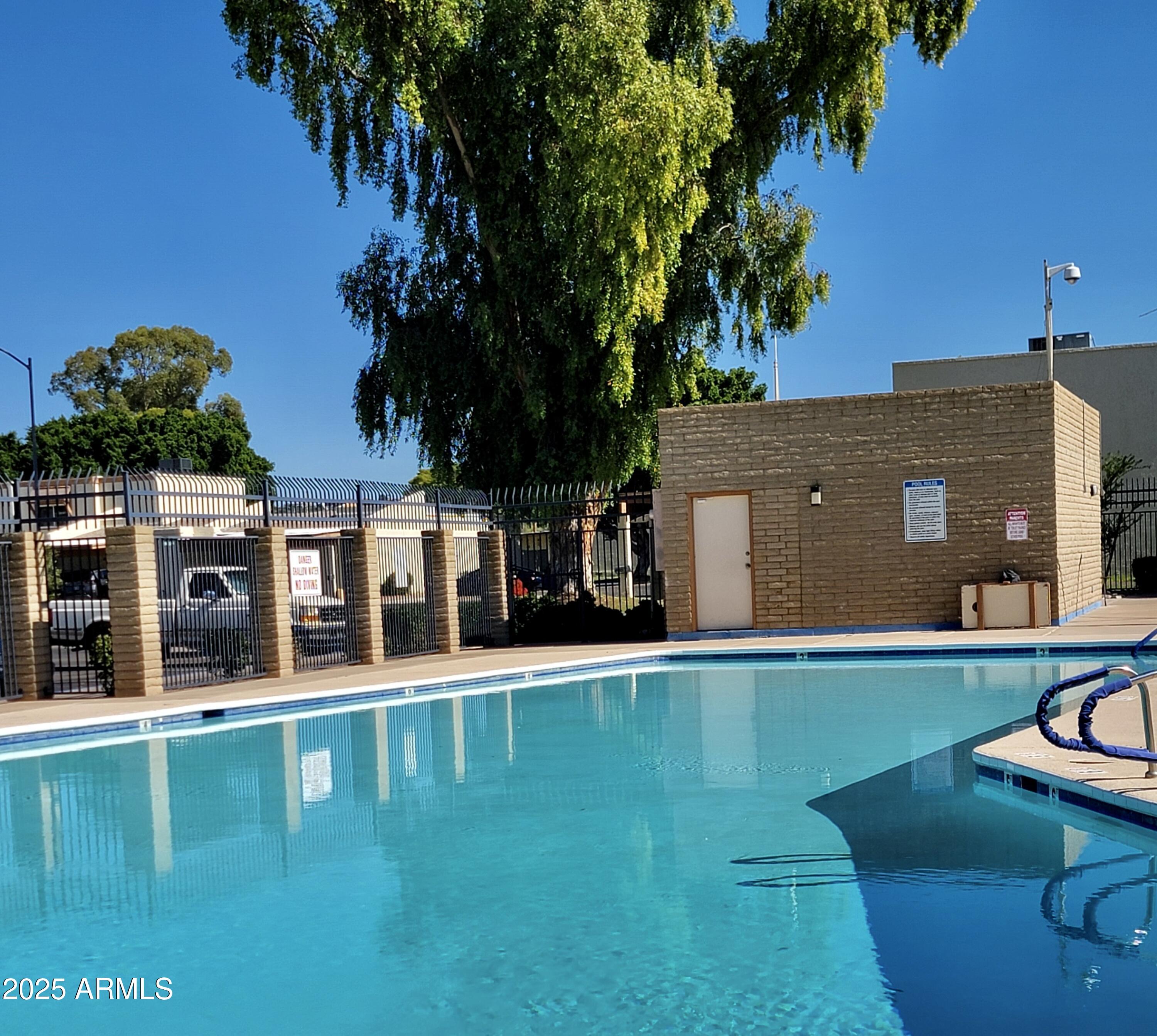 2511 W PERSHING Avenue