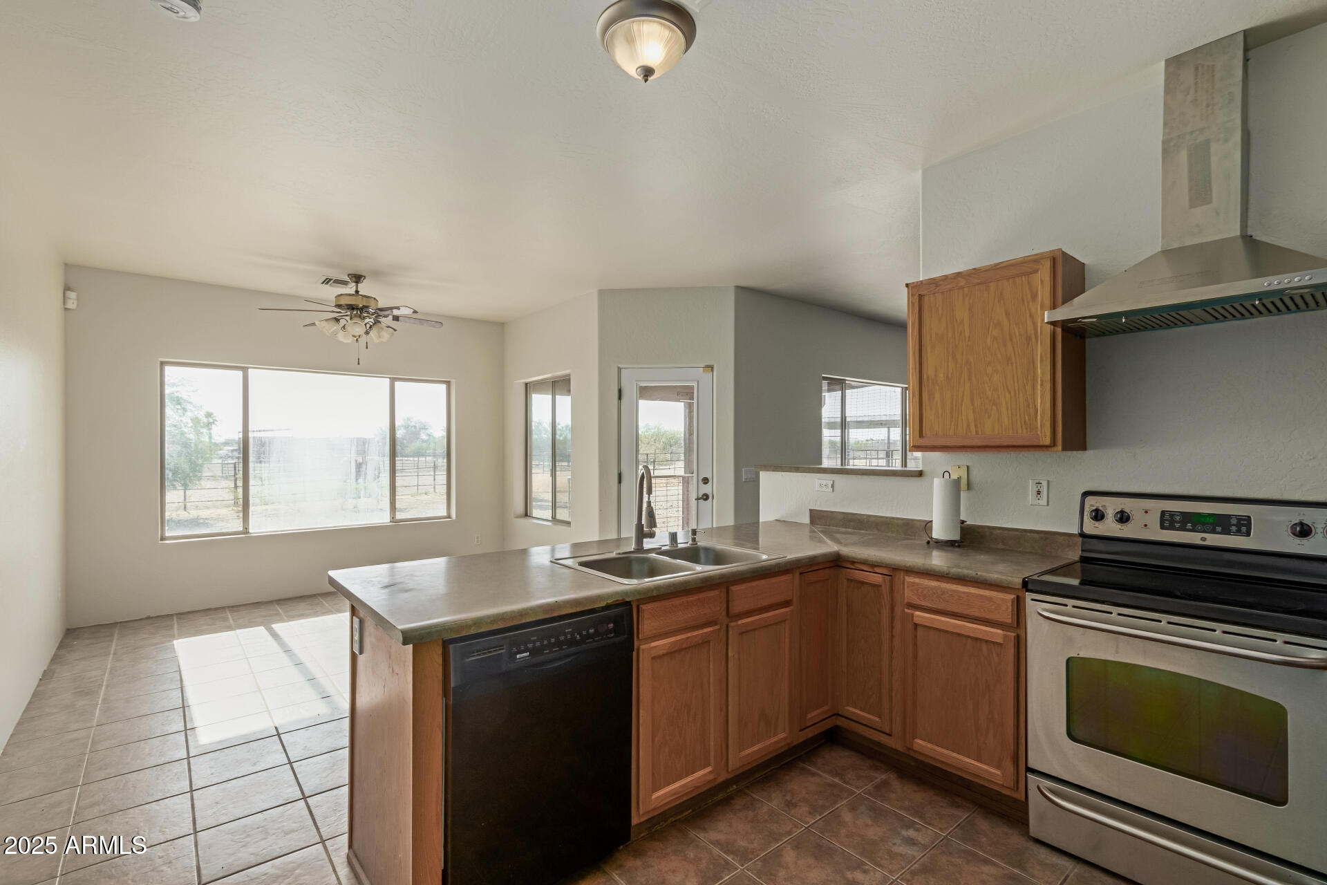 28914 N 253RD Drive