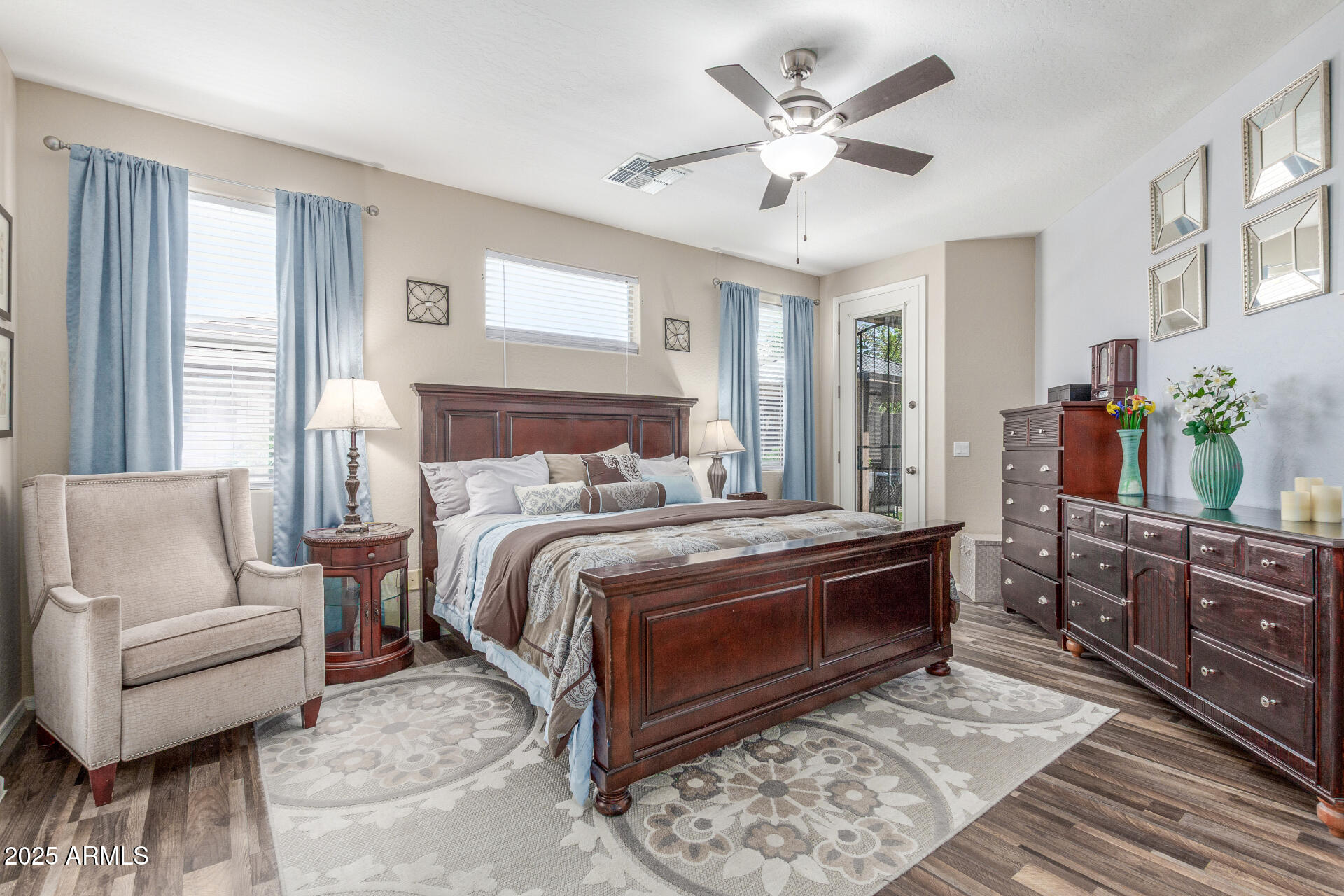 11310 W HOLLY Street