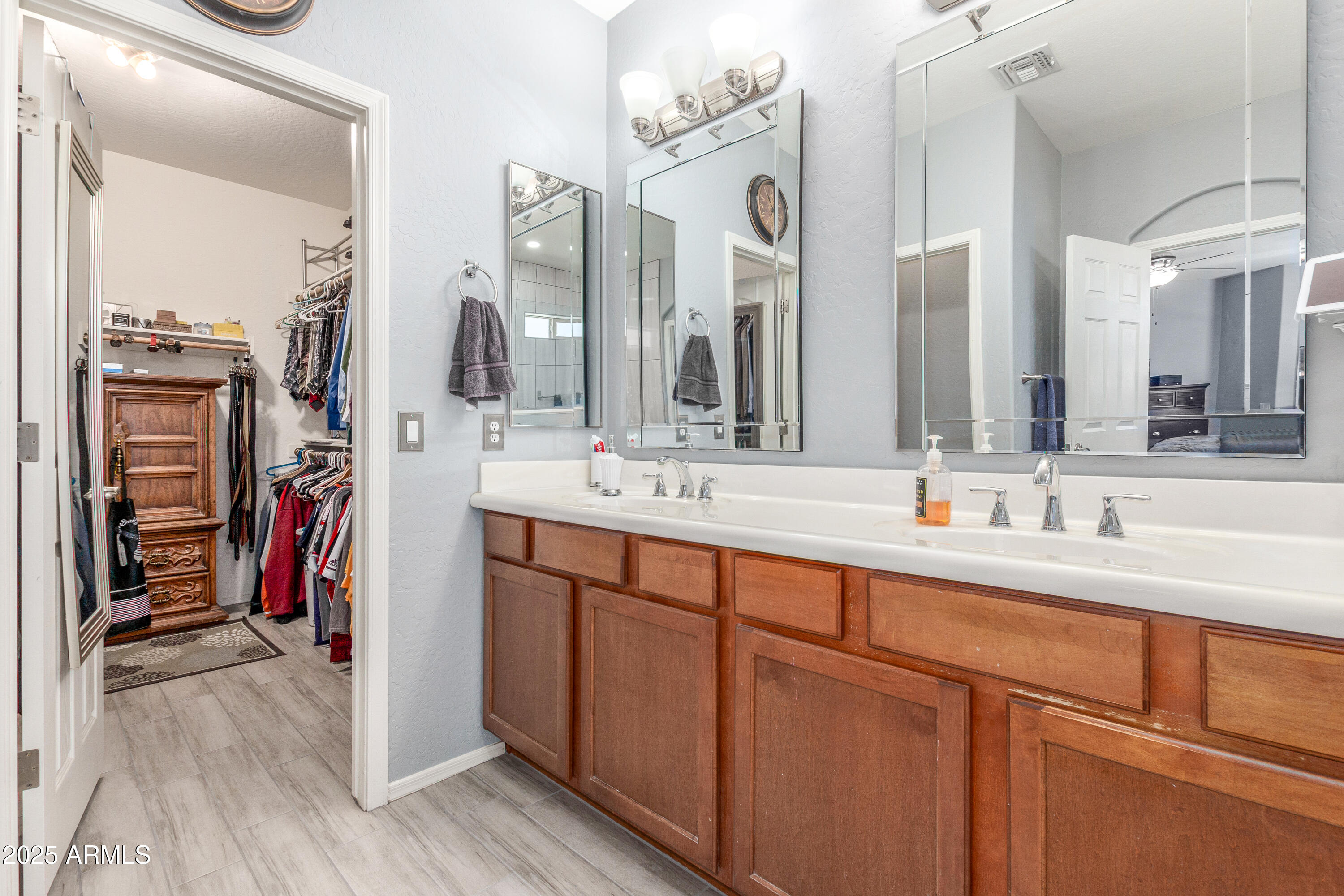 11310 W HOLLY Street