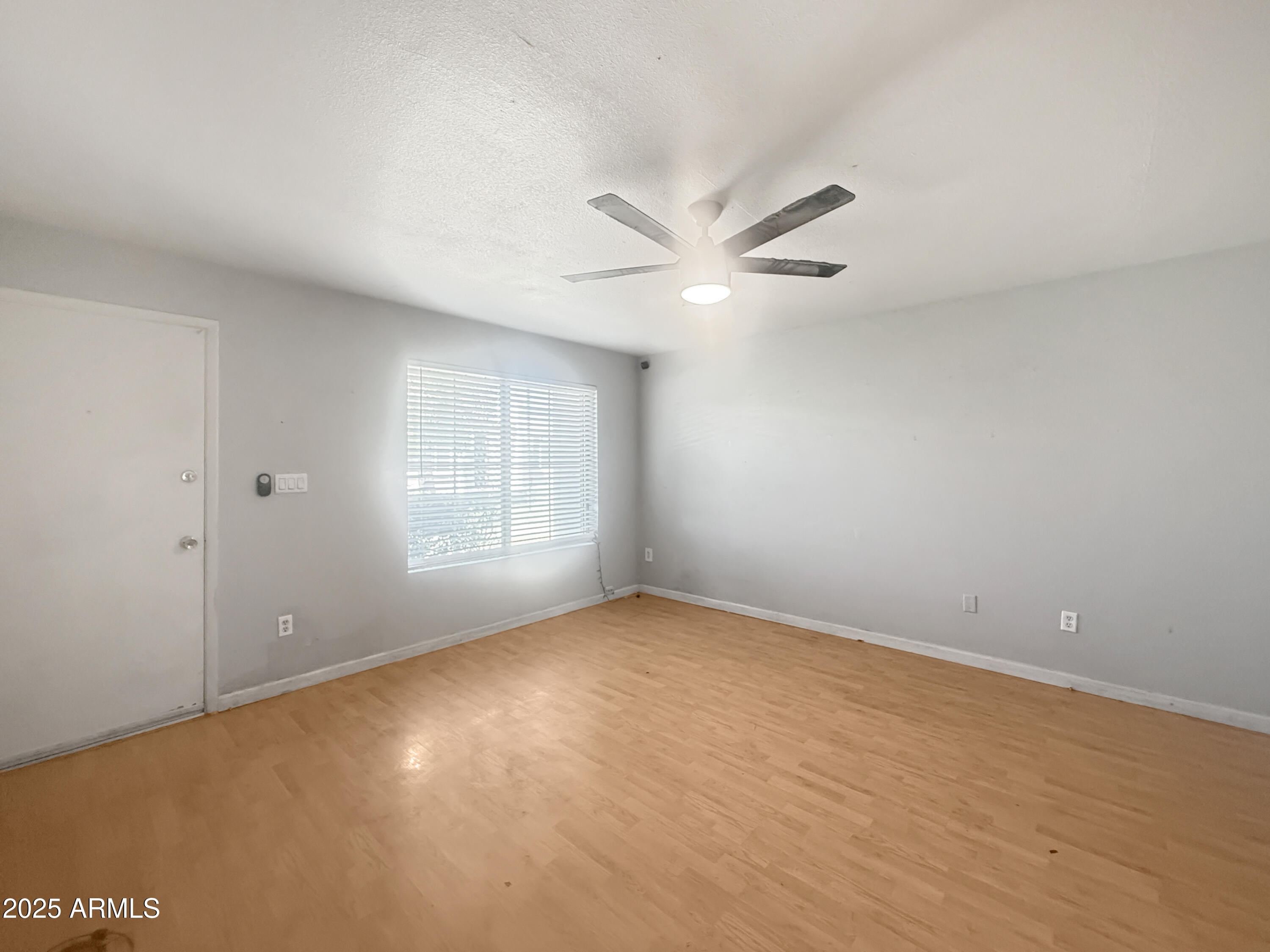 4610 W DESERT CREST Drive