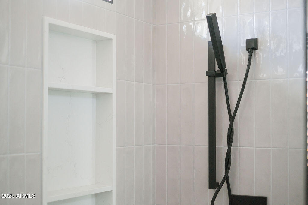 3923 E GALVESTON Street