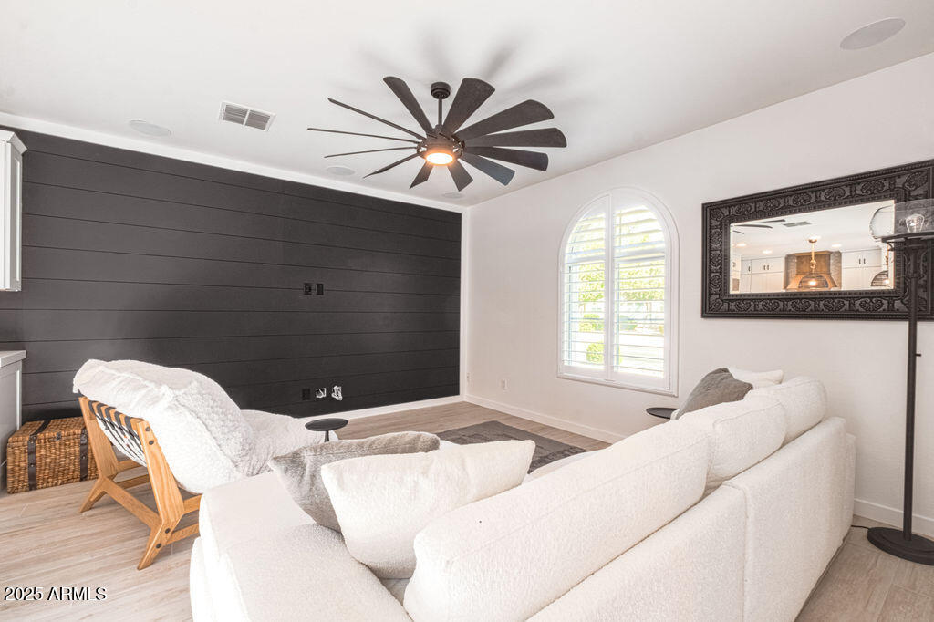 3923 E GALVESTON Street