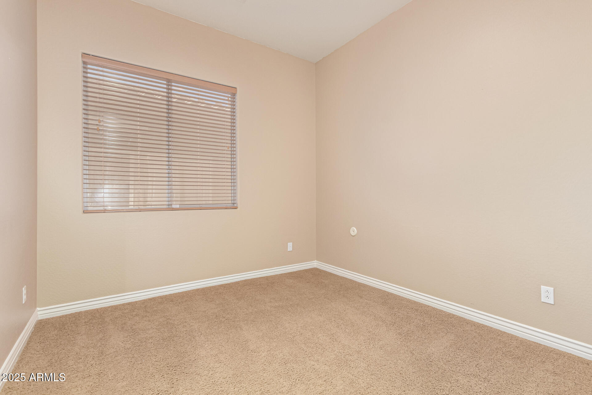 18186 W RIMROCK Street