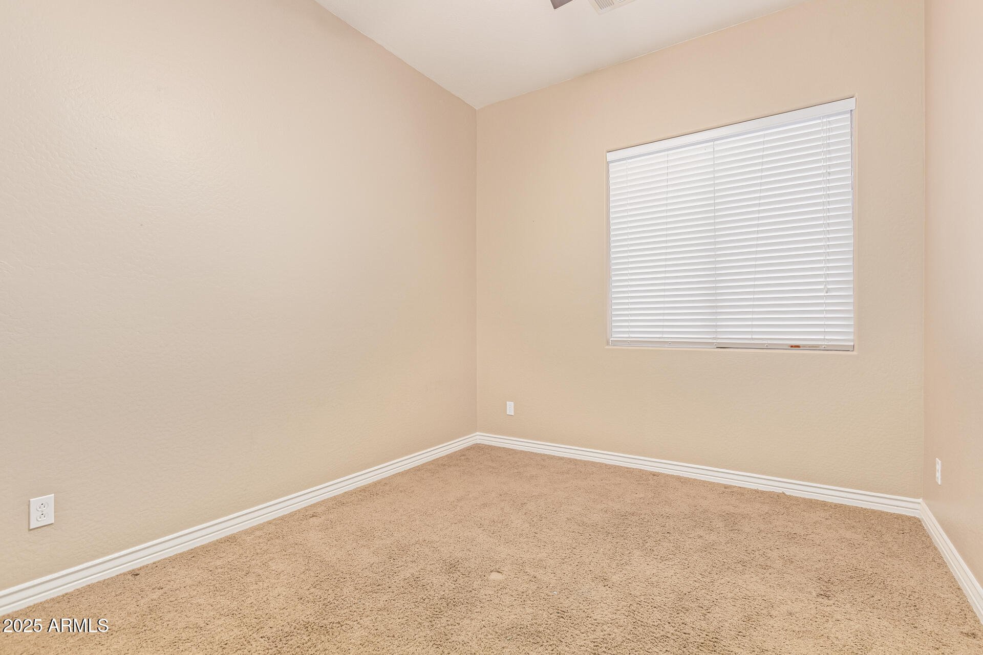 18186 W RIMROCK Street