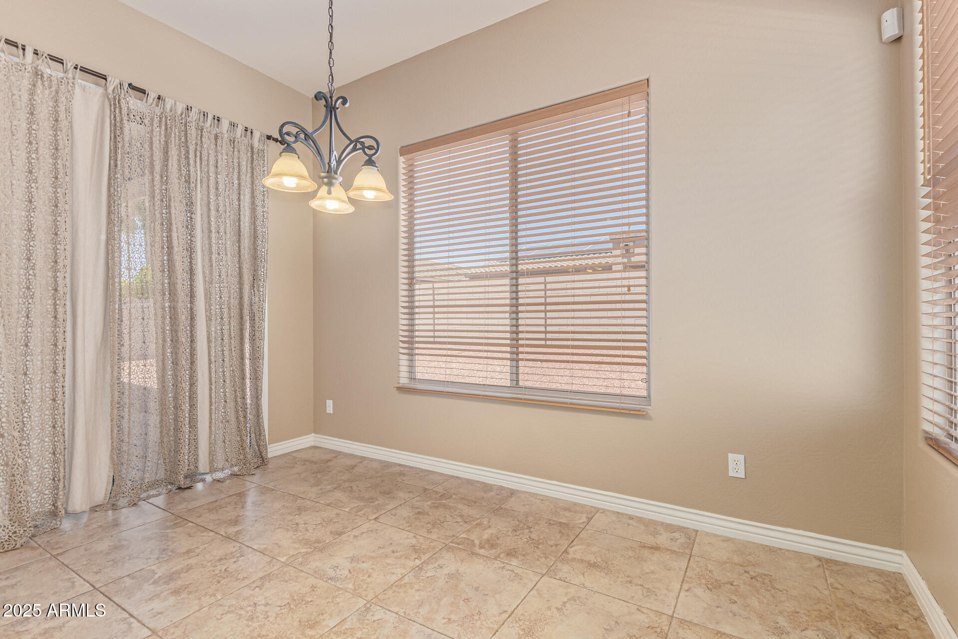 18186 W RIMROCK Street