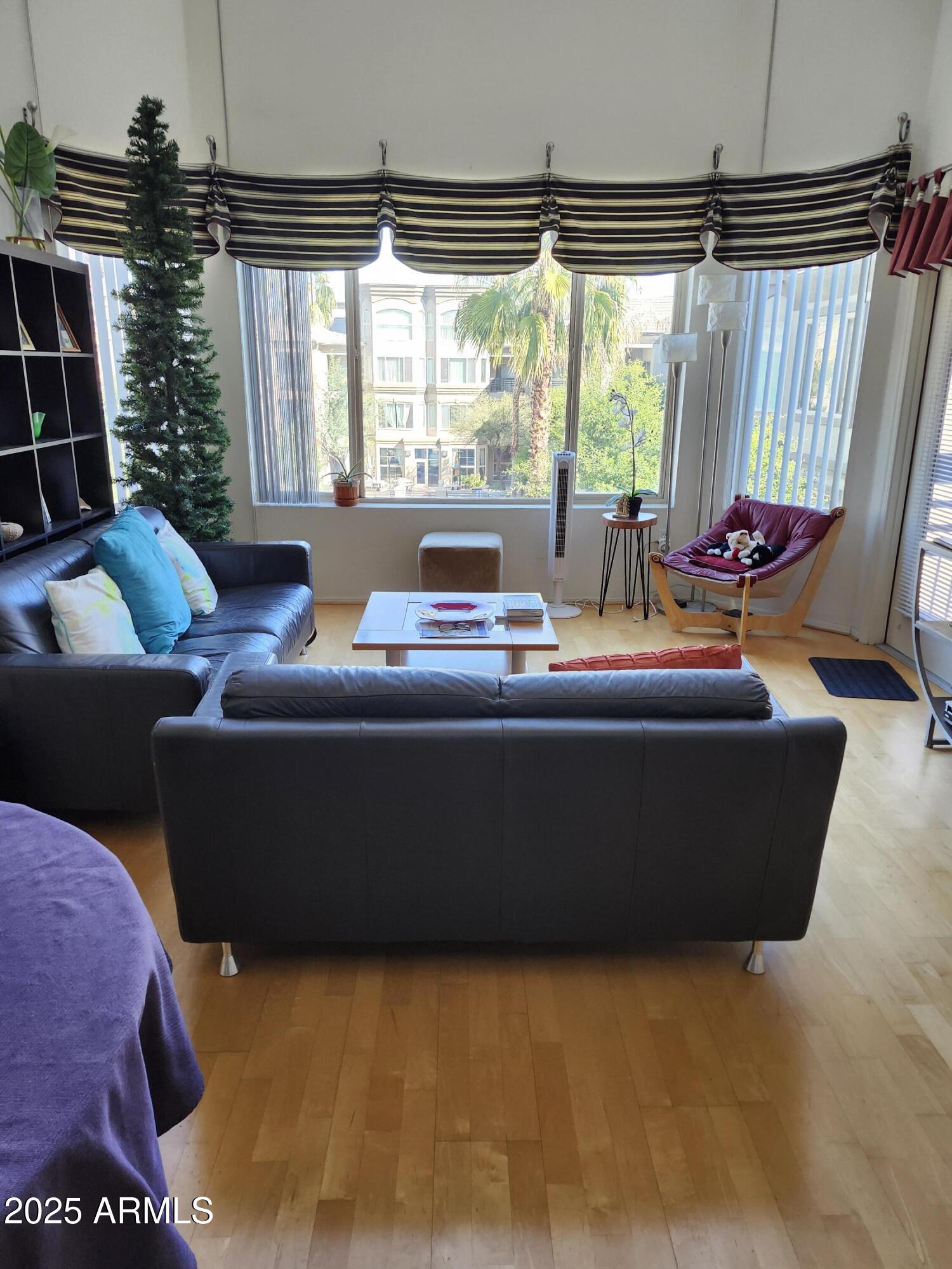 420 W 1ST Street, 319