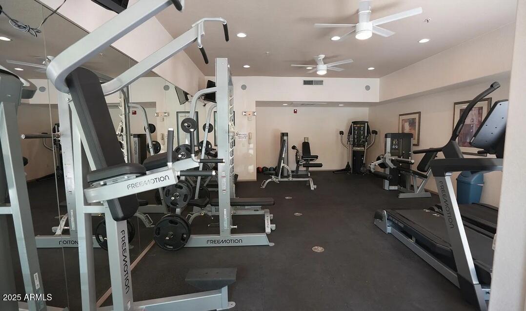 420 W 1ST Street, 319