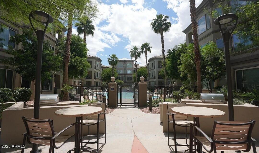 420 W 1ST Street, 319