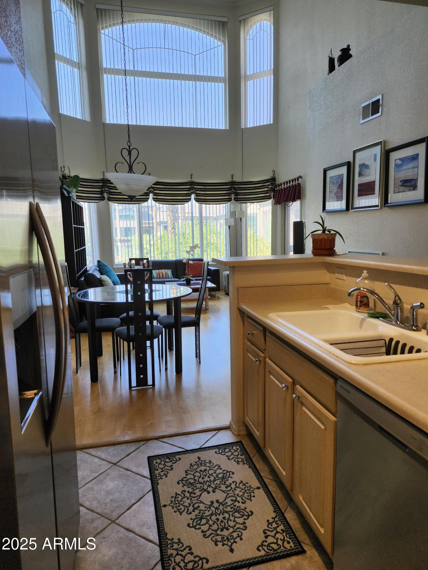 420 W 1ST Street, 319