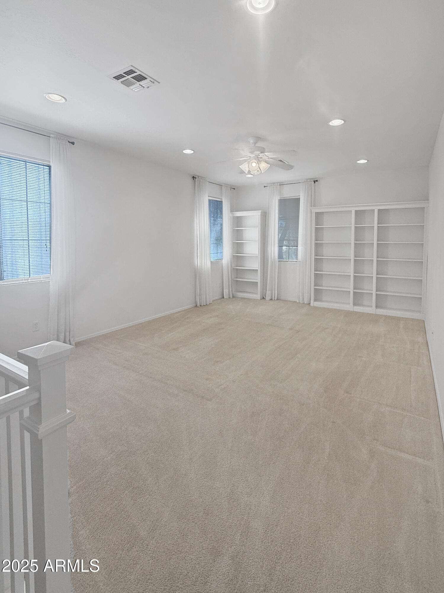 3336 W KING Drive