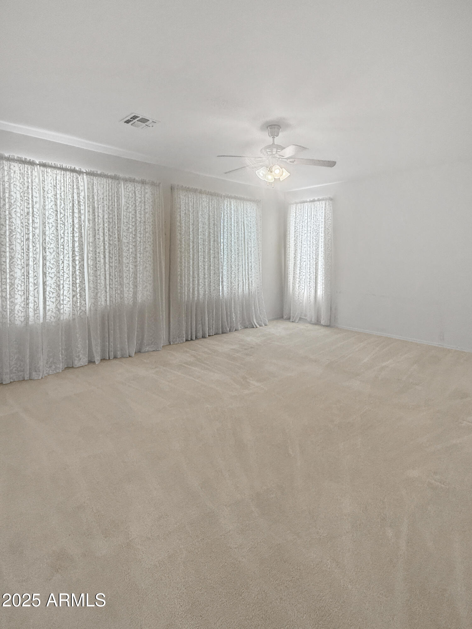 3336 W KING Drive