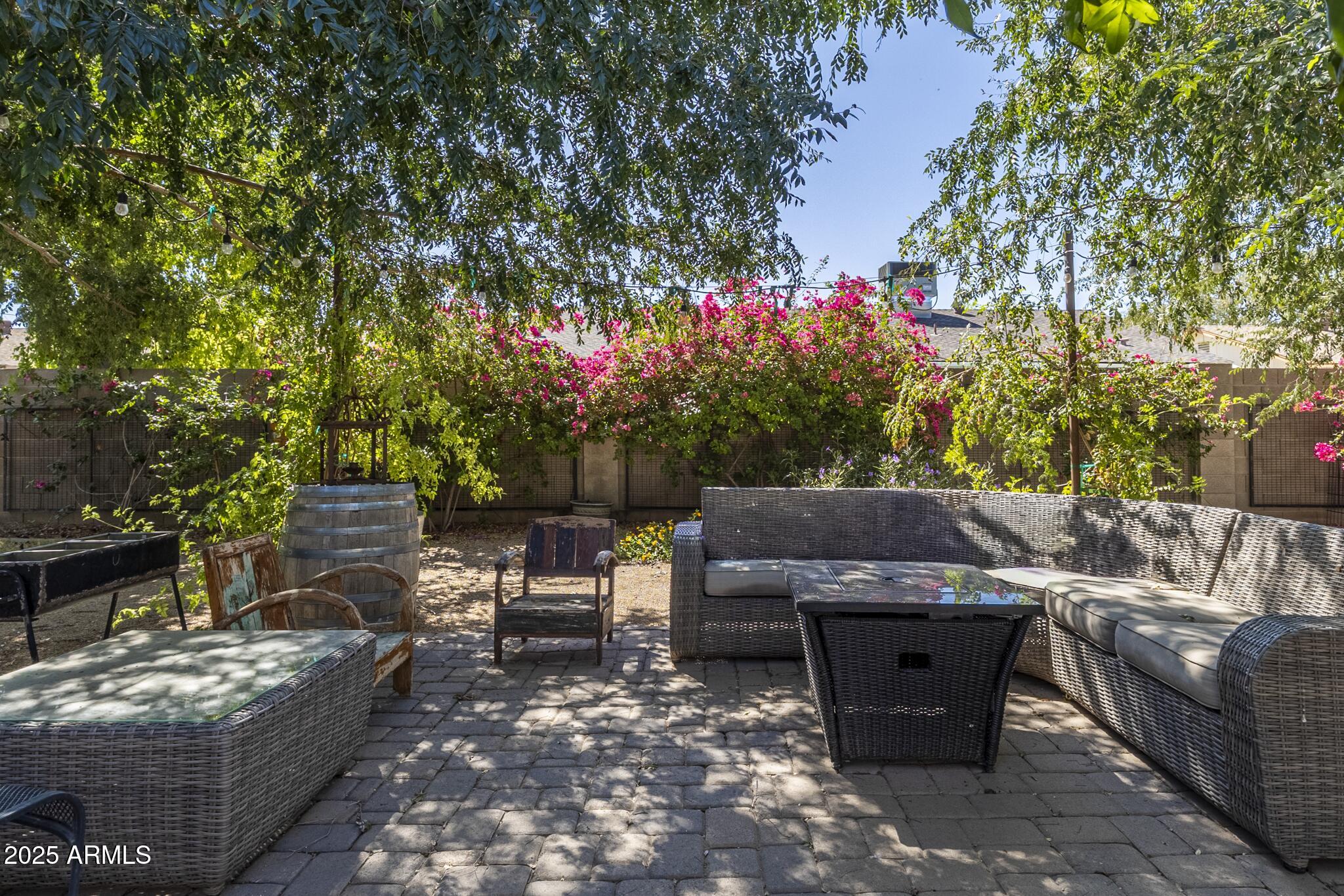 537 W POSADA Avenue