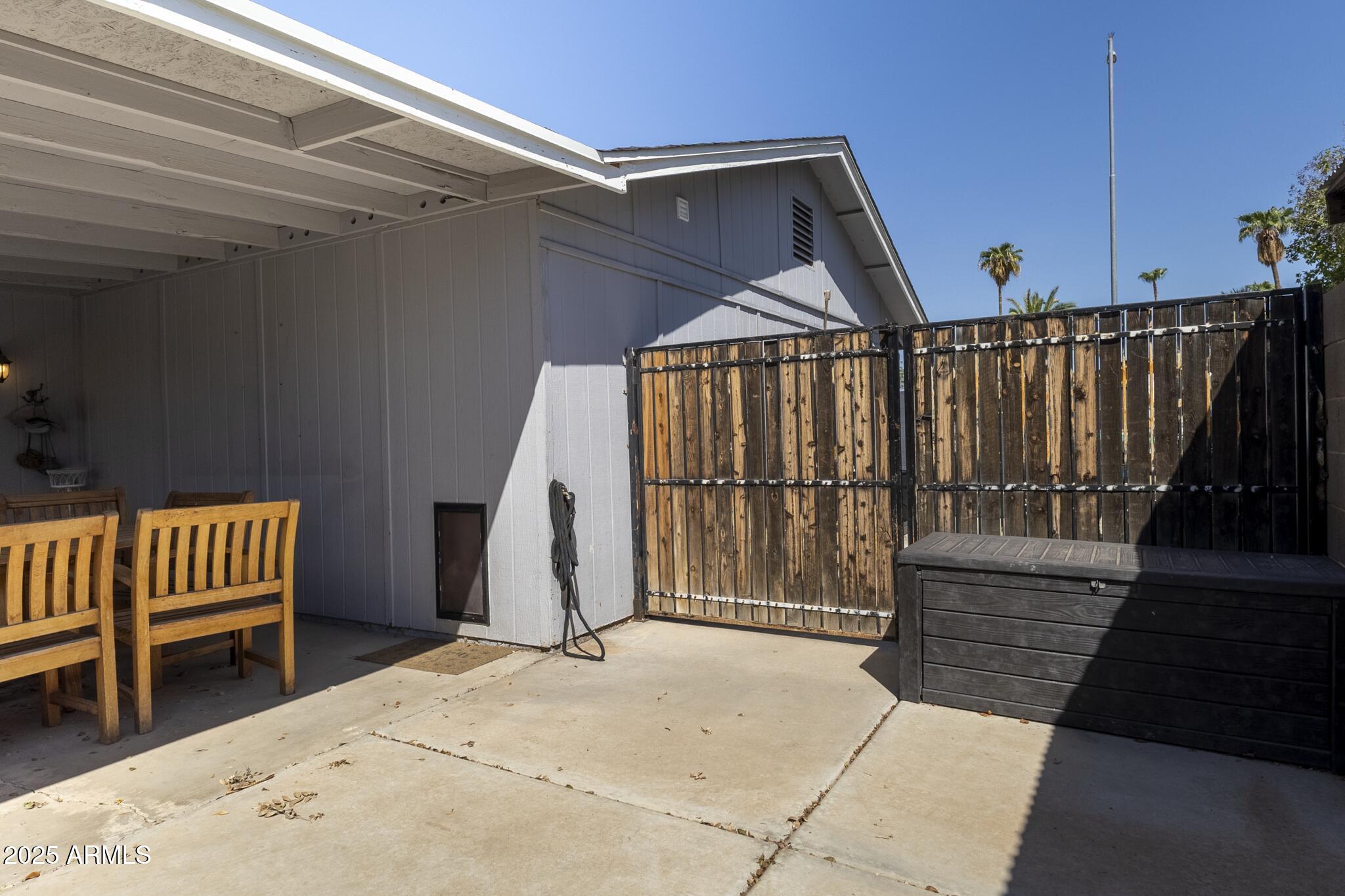 537 W POSADA Avenue