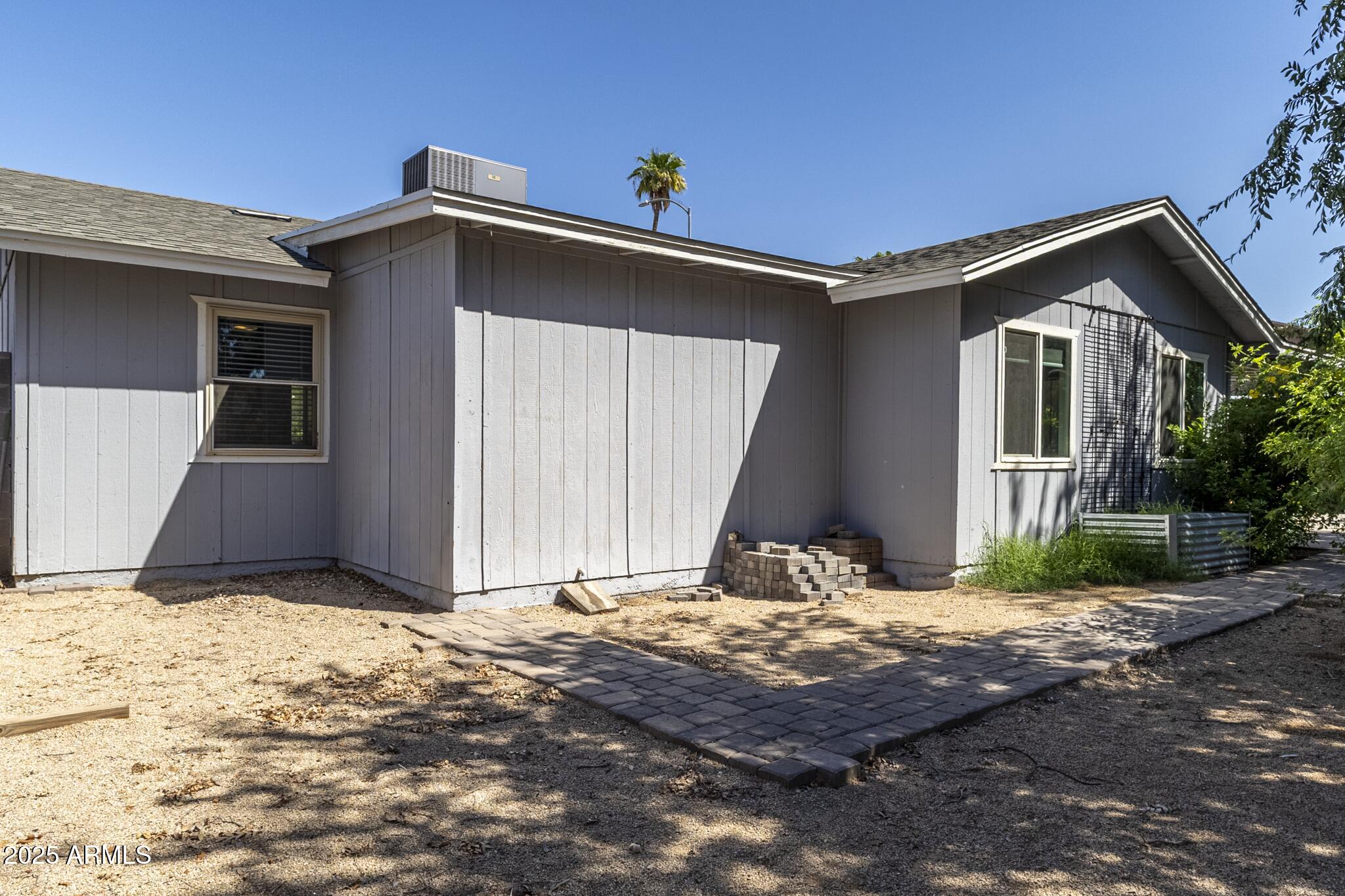 537 W POSADA Avenue