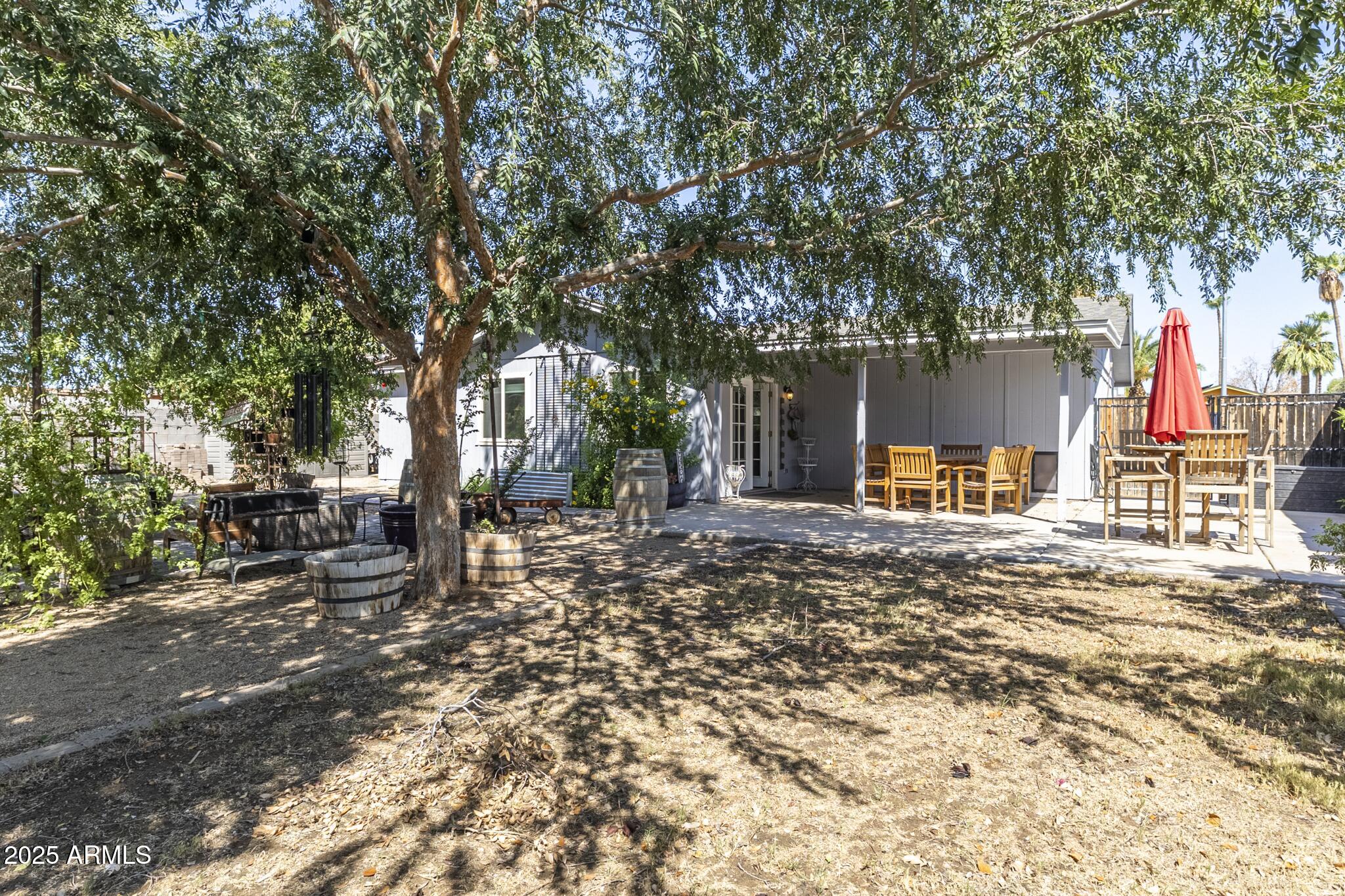 537 W POSADA Avenue