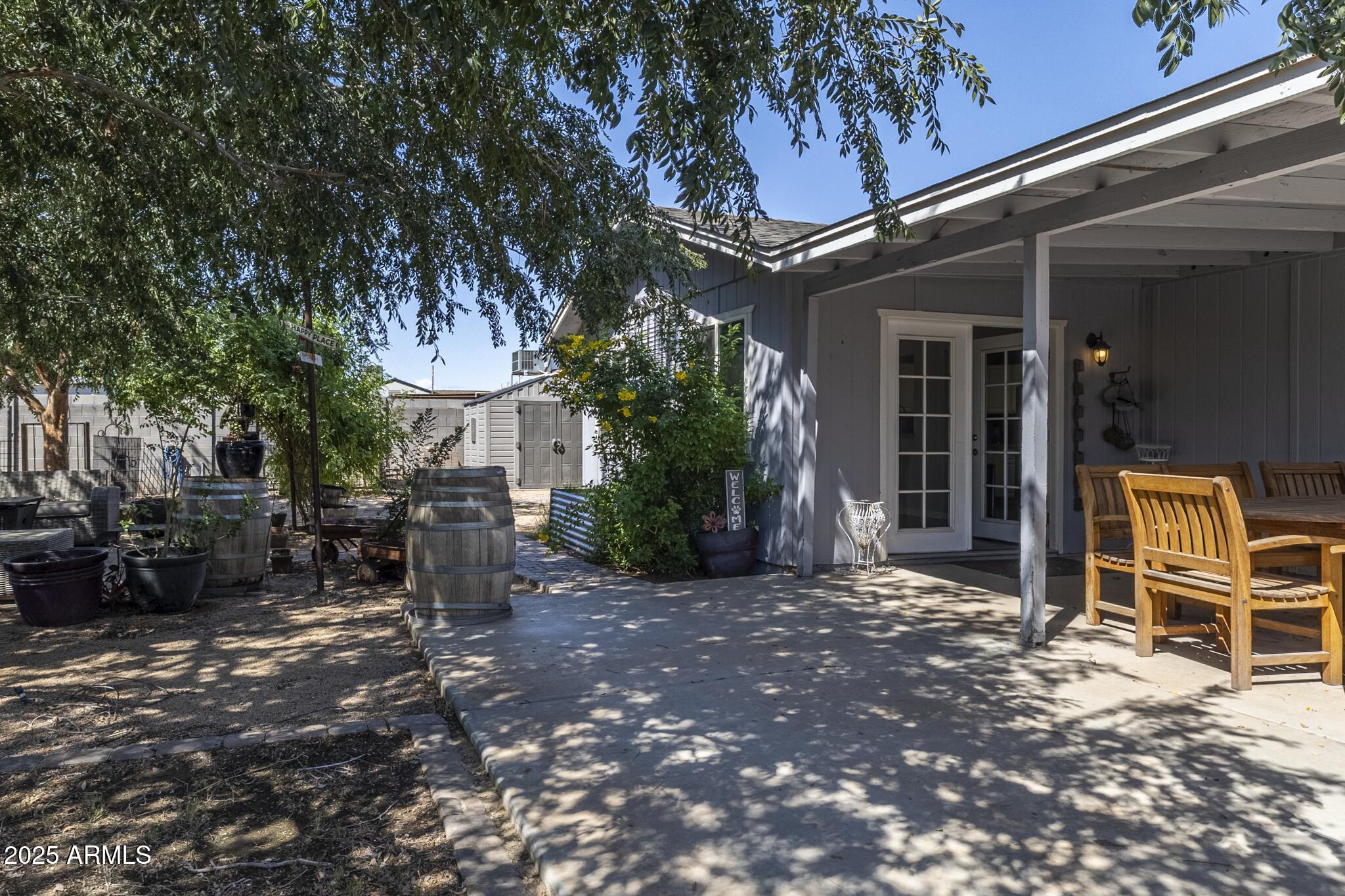 537 W POSADA Avenue