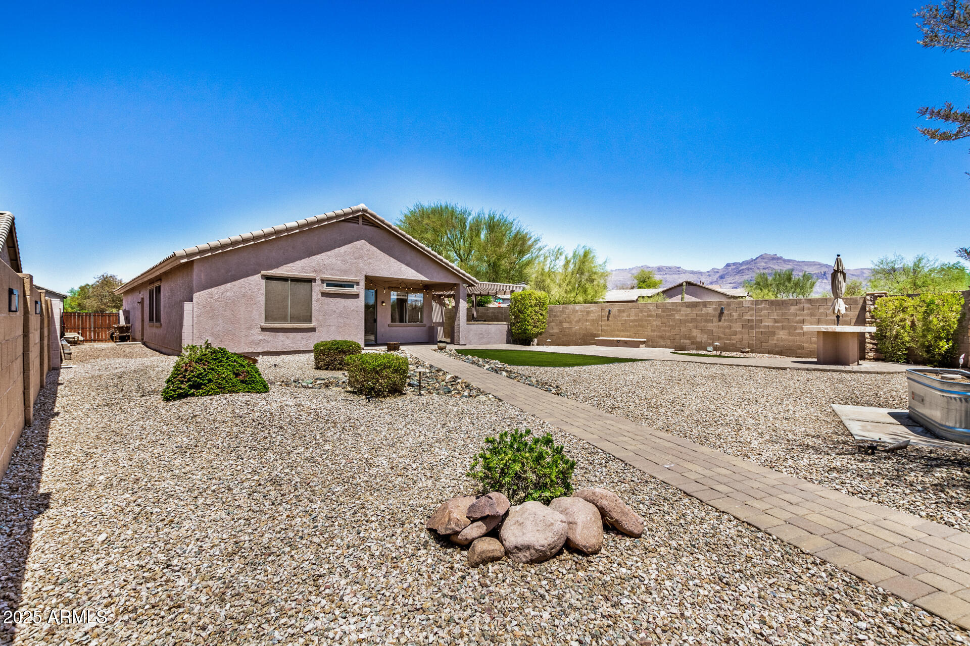 7235 E DESERT HONEYSUCKLE Drive