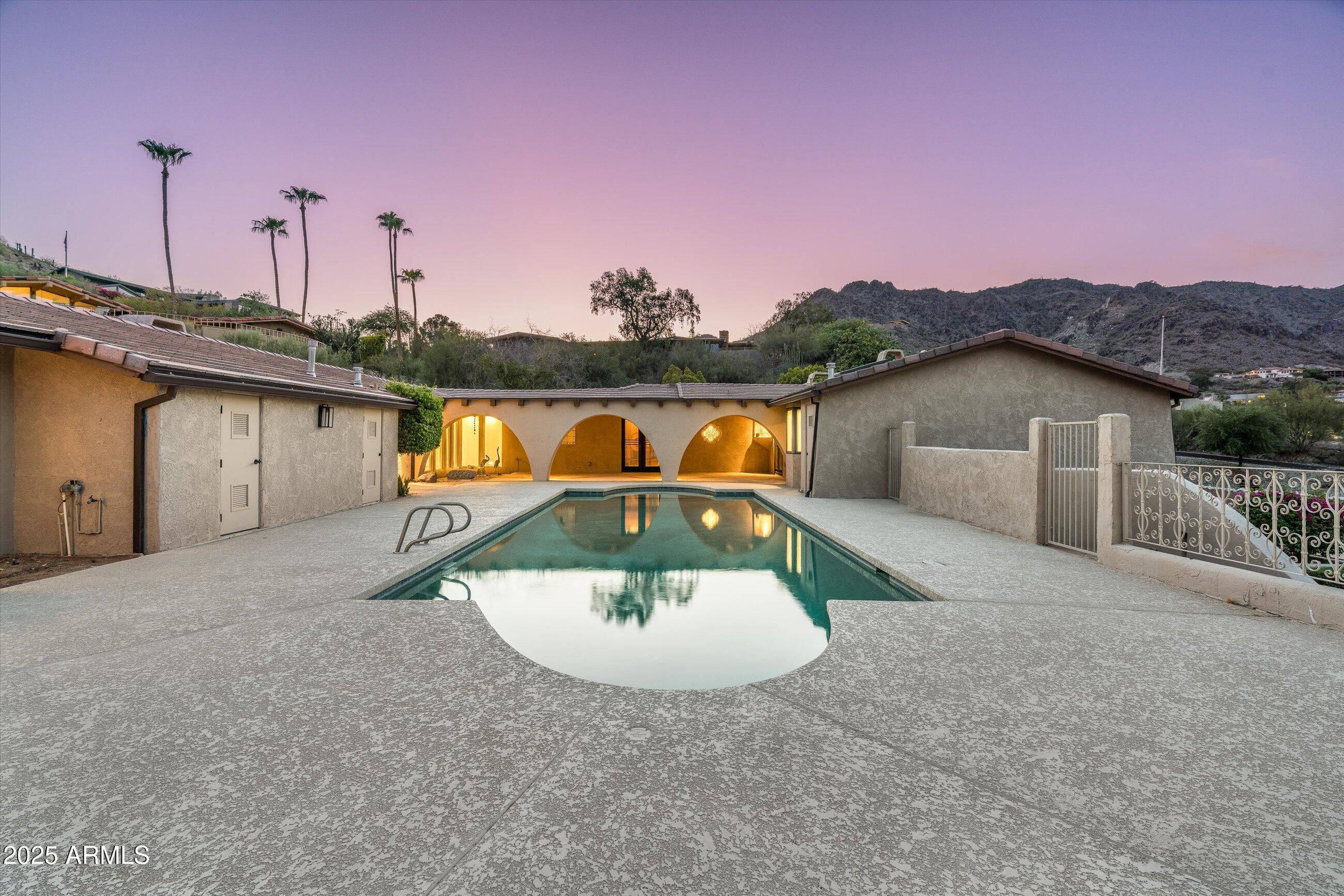 7147 N RED LEDGE Drive