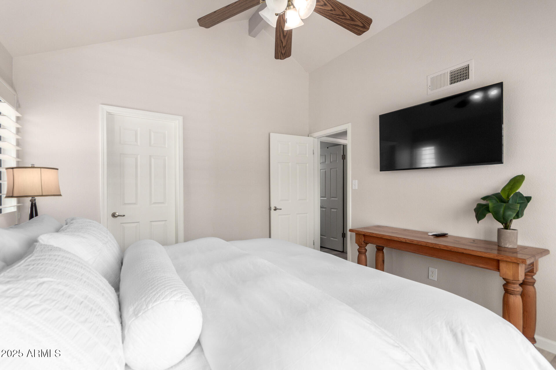 10115 E MOUNTAIN VIEW Road, 2105