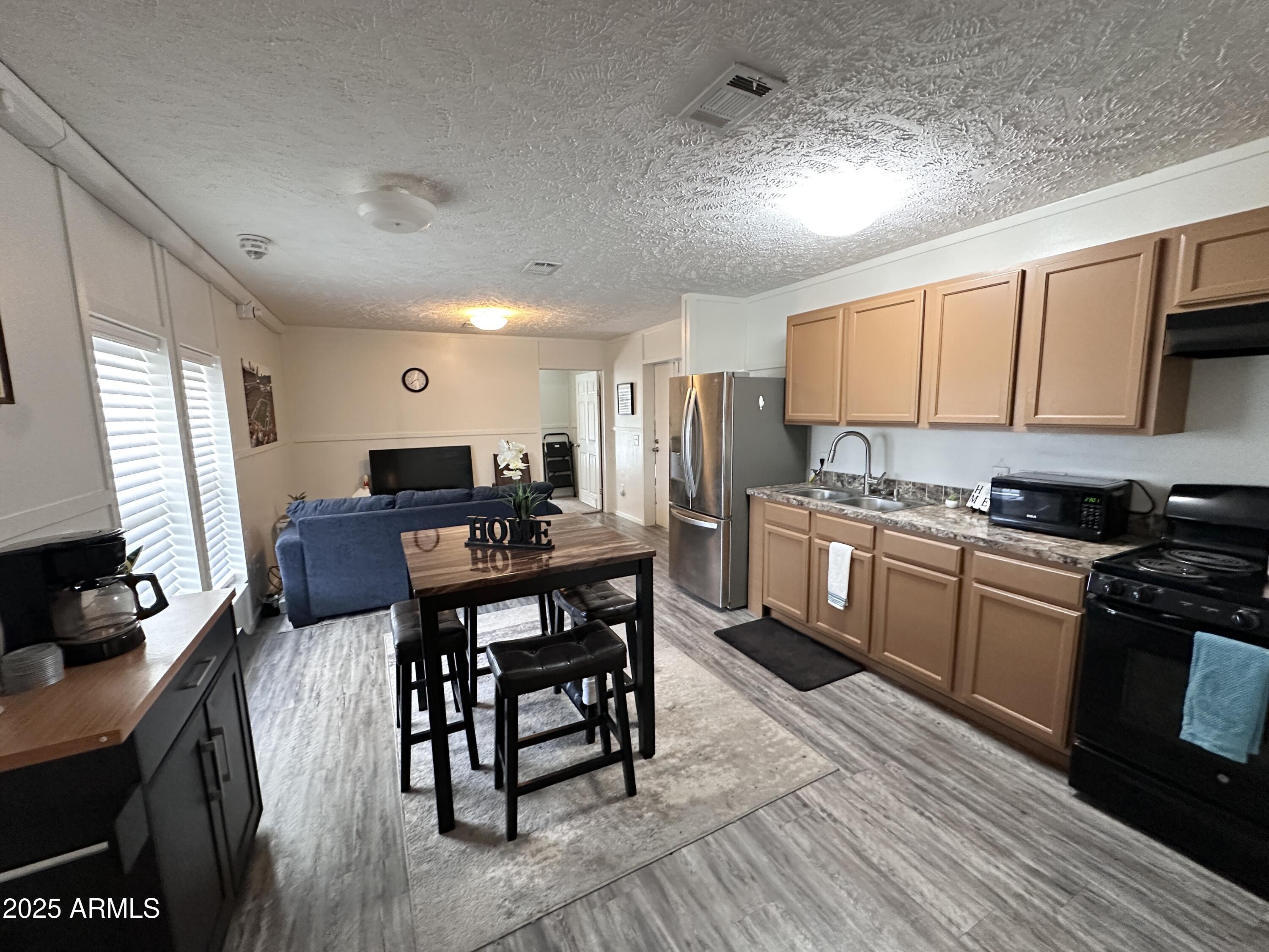 8401 N 67TH Avenue, 250