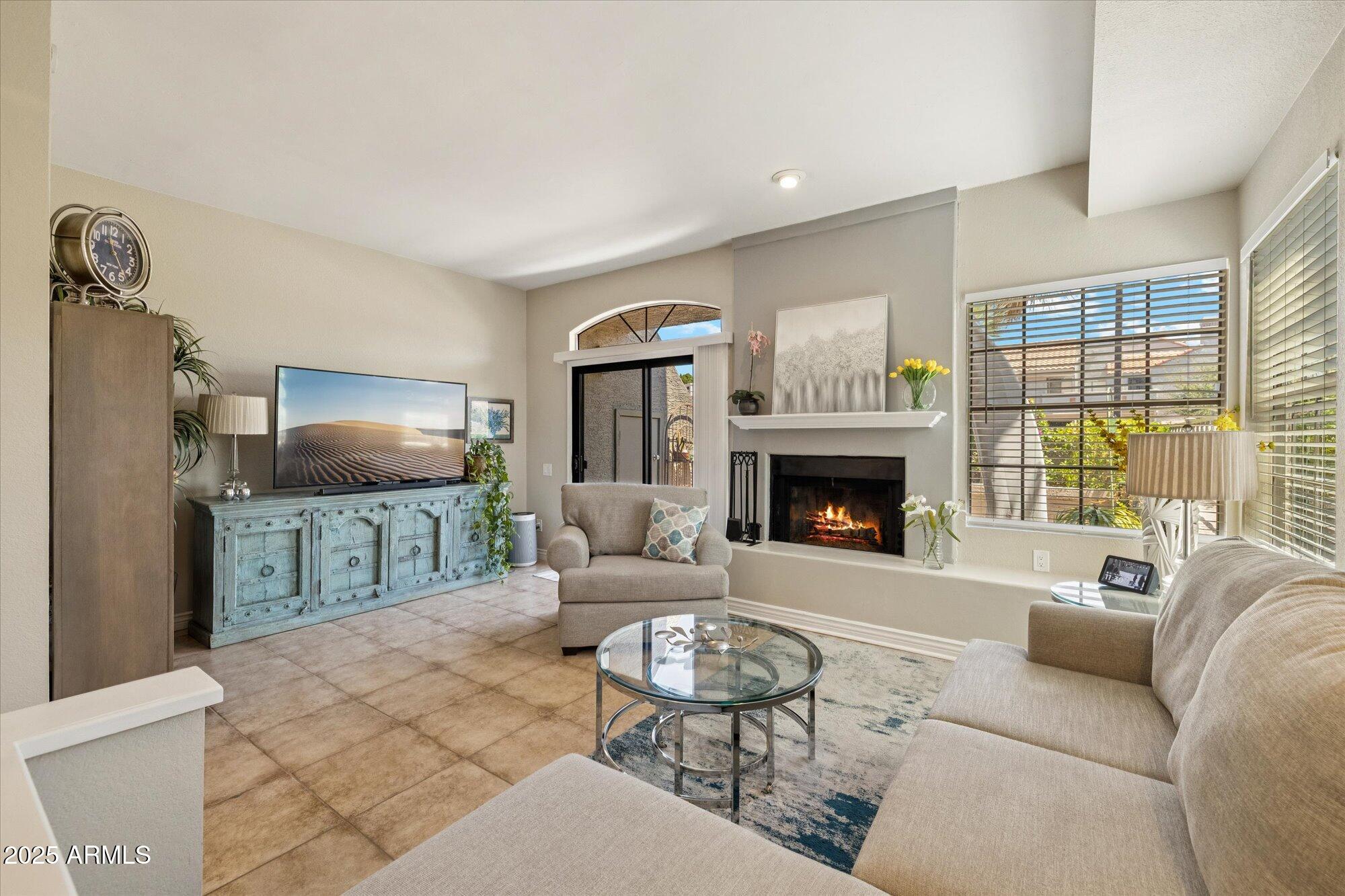 10015 E MOUNTAIN VIEW Road, 1001