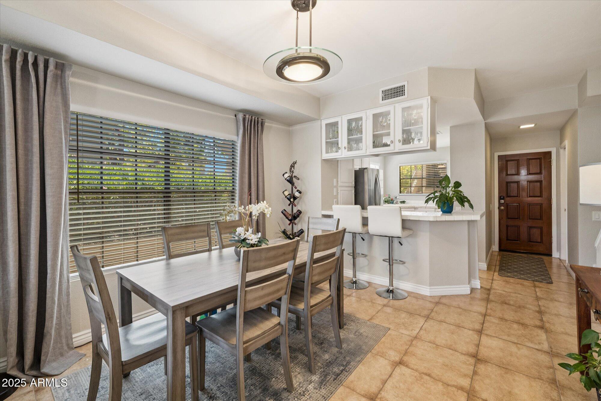 10015 E MOUNTAIN VIEW Road, 1001