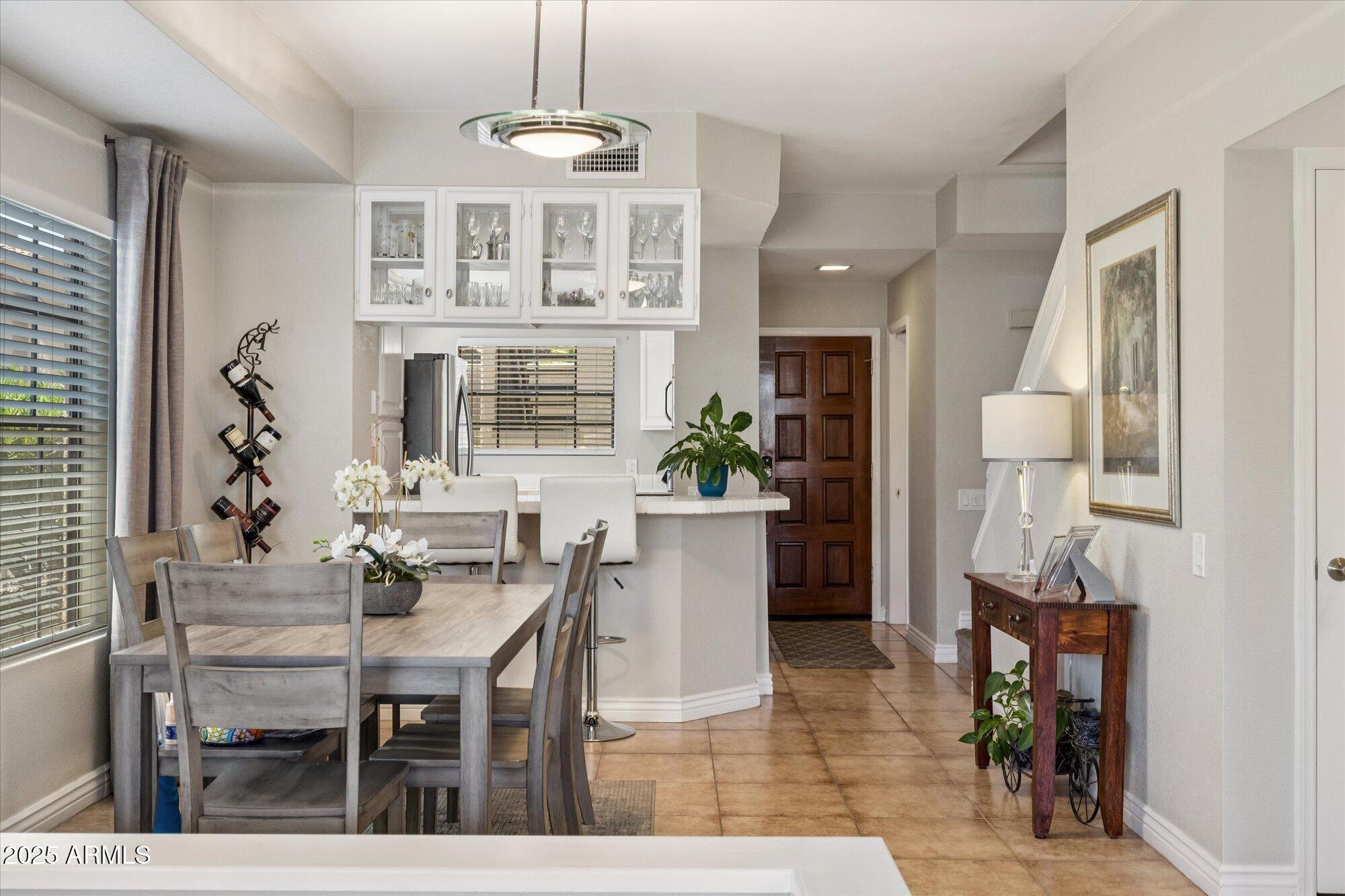 10015 E MOUNTAIN VIEW Road, 1001