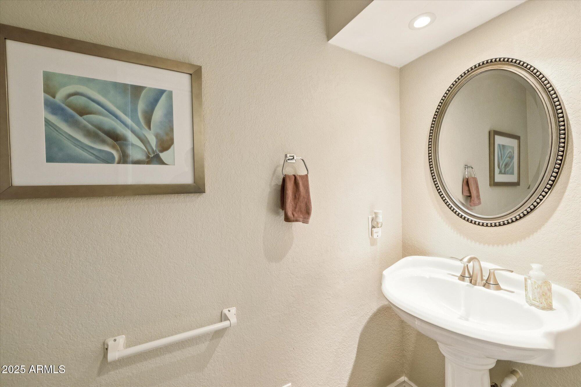10015 E MOUNTAIN VIEW Road, 1001