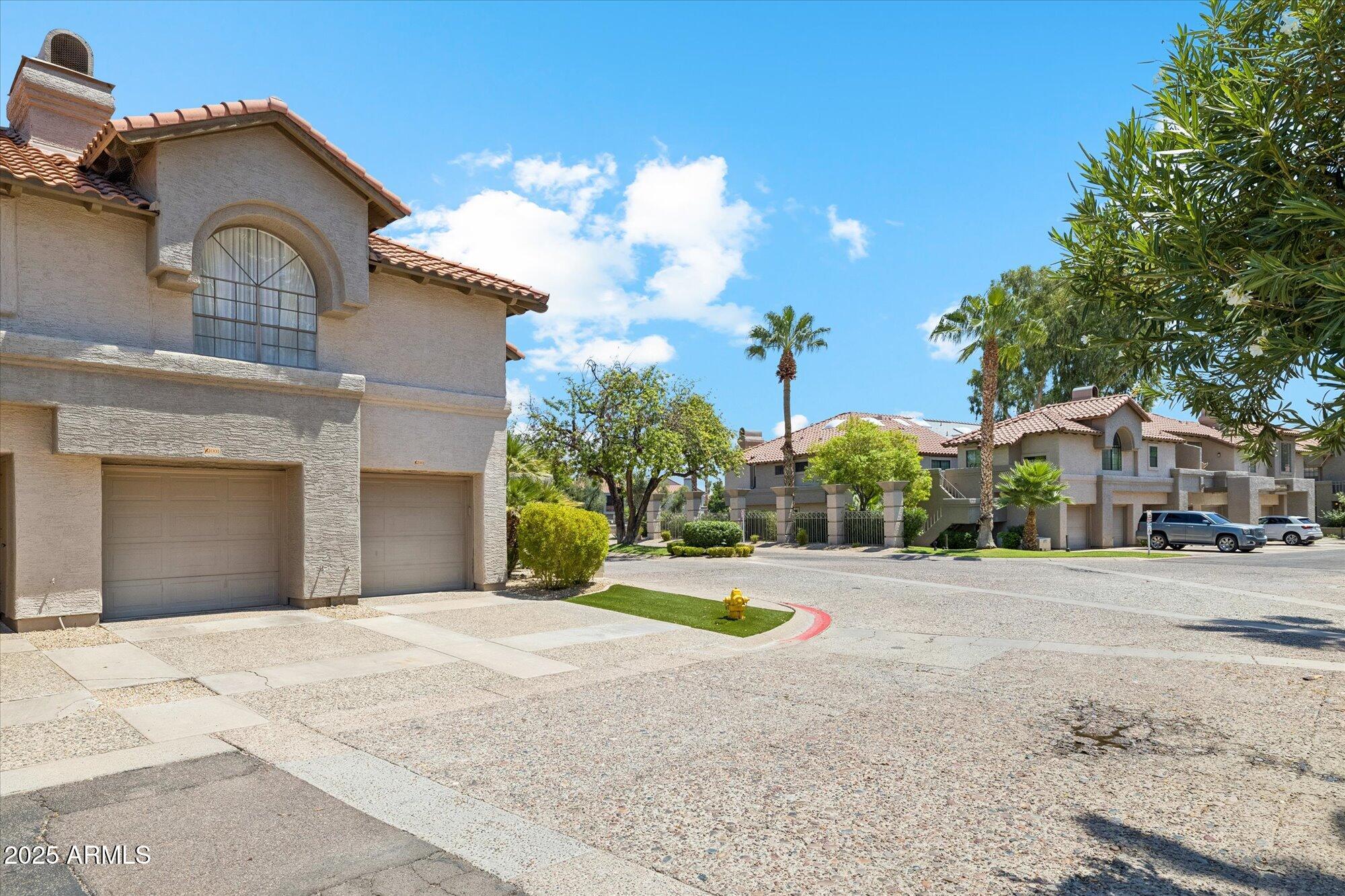10015 E MOUNTAIN VIEW Road, 1001