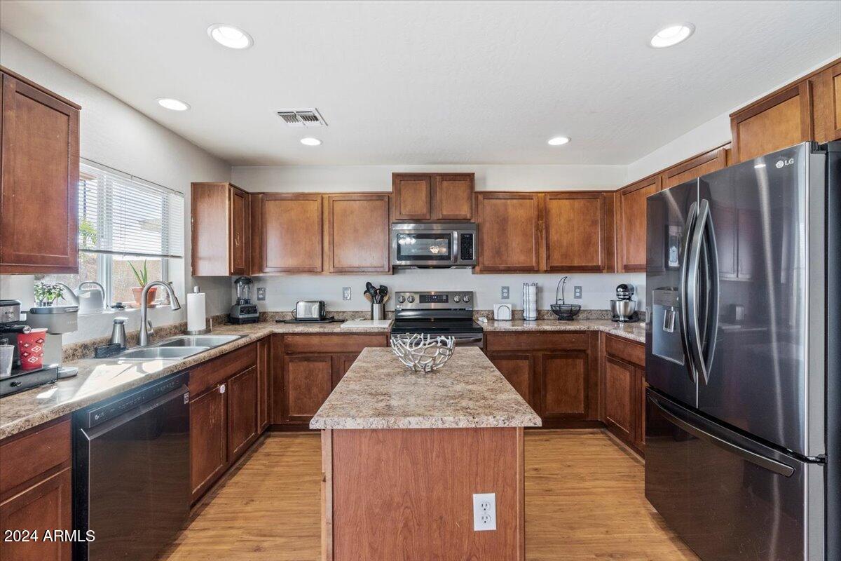 3813 E SIERRITA Road