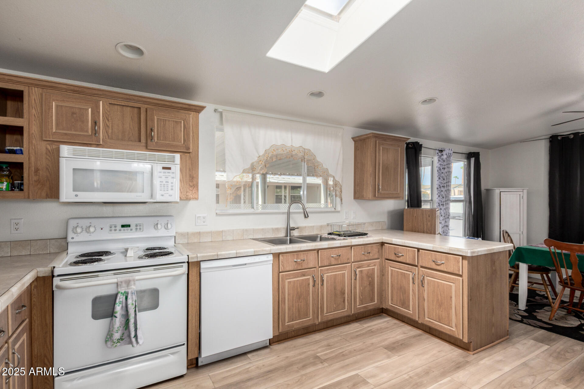 150 S WINDSOR, 127