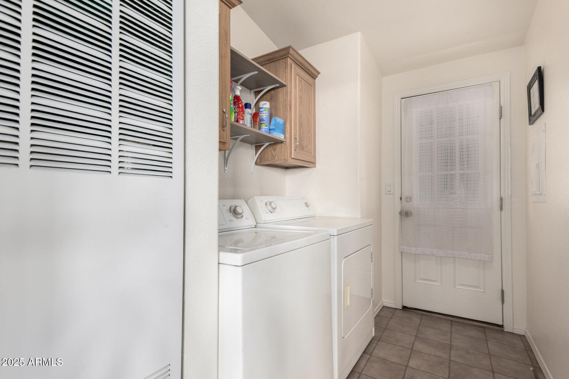 150 S WINDSOR, 127