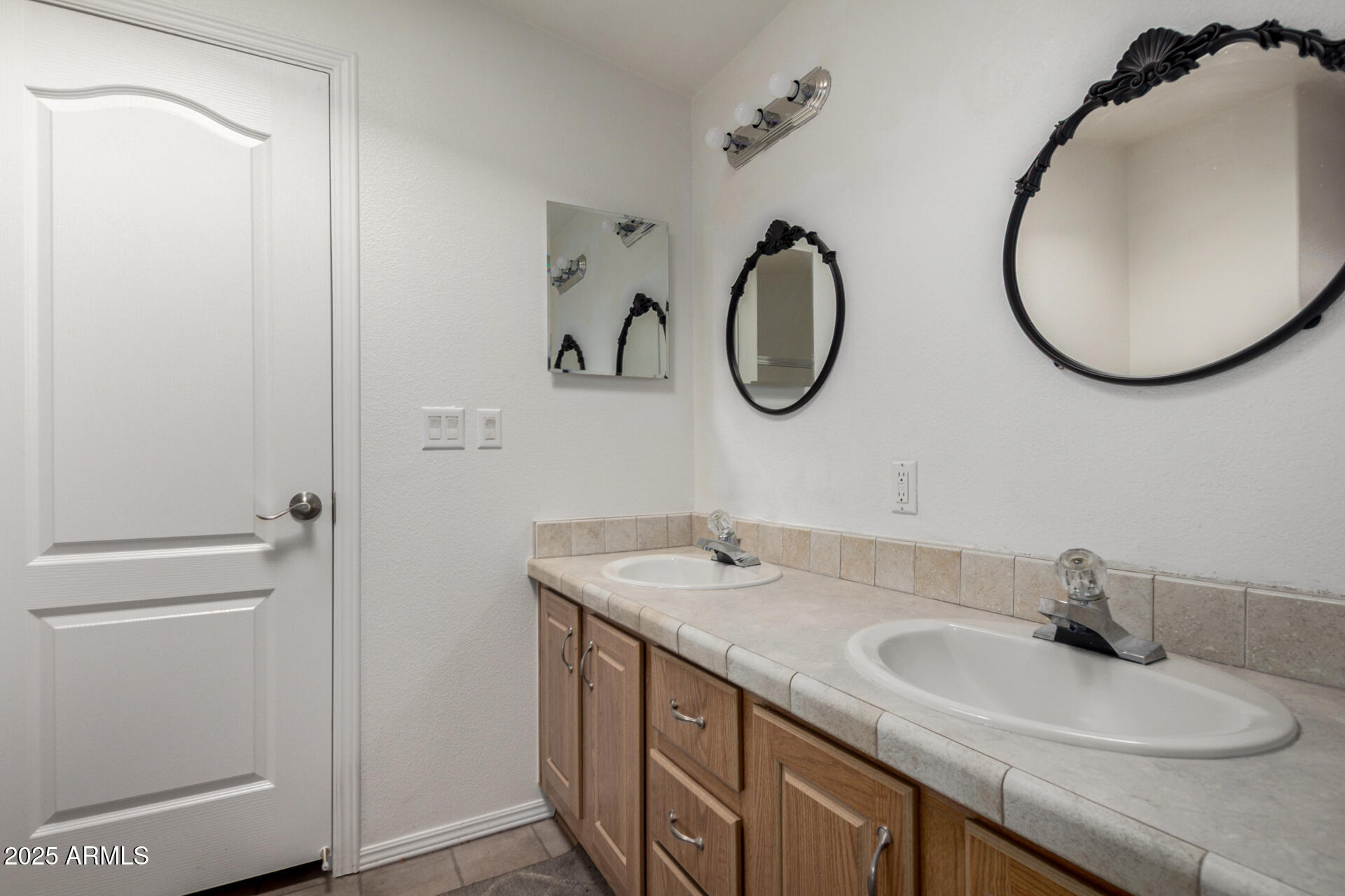 150 S WINDSOR, 127