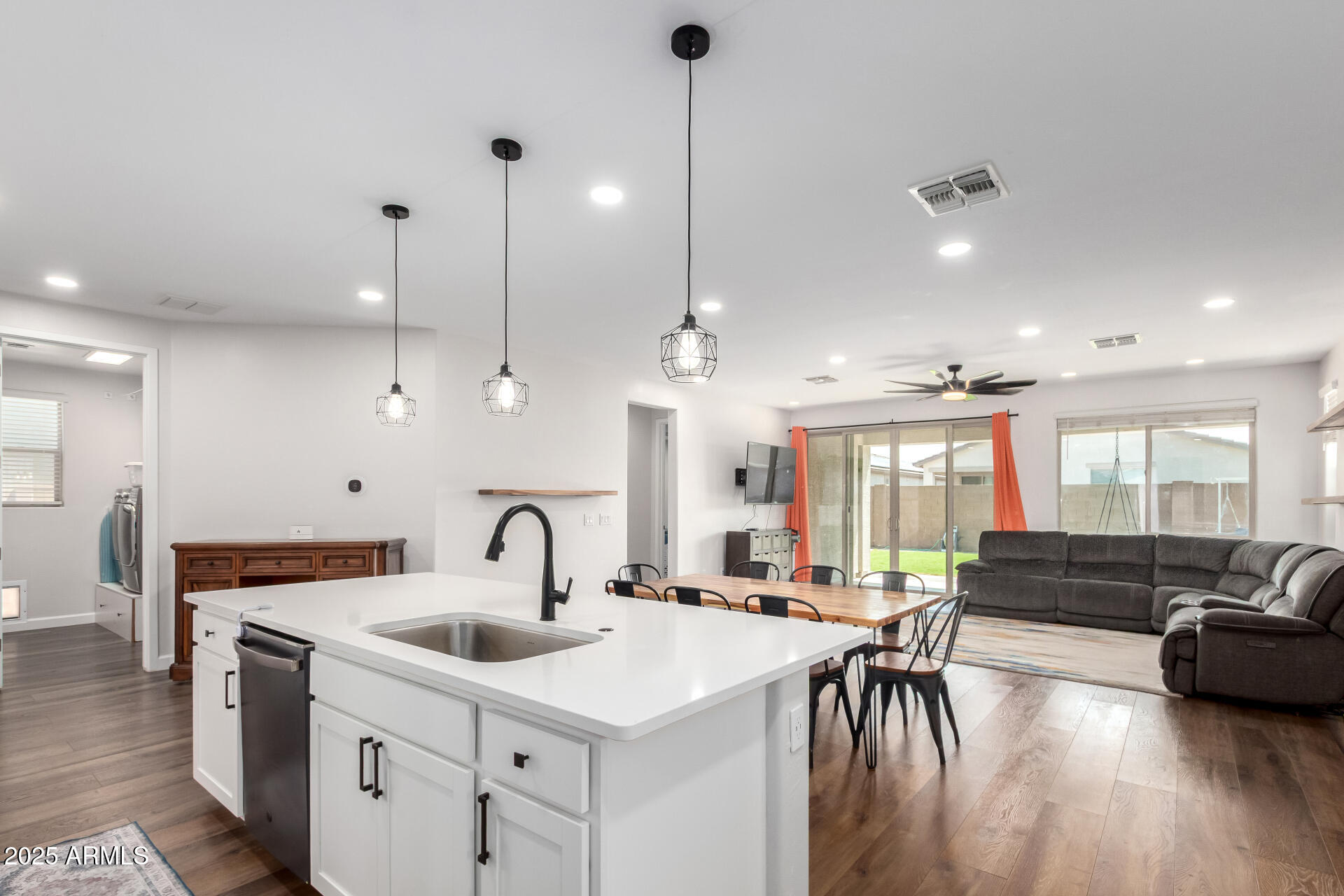 801 W RACINE Drive W