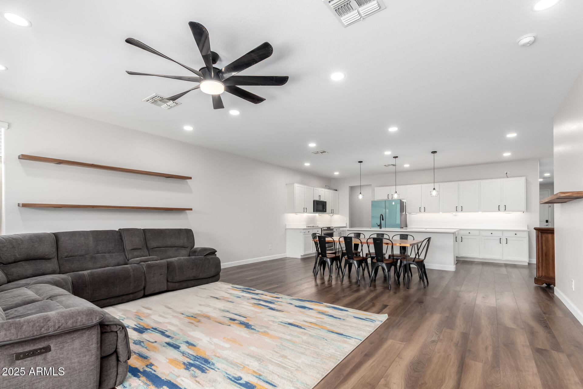 801 W RACINE Drive W