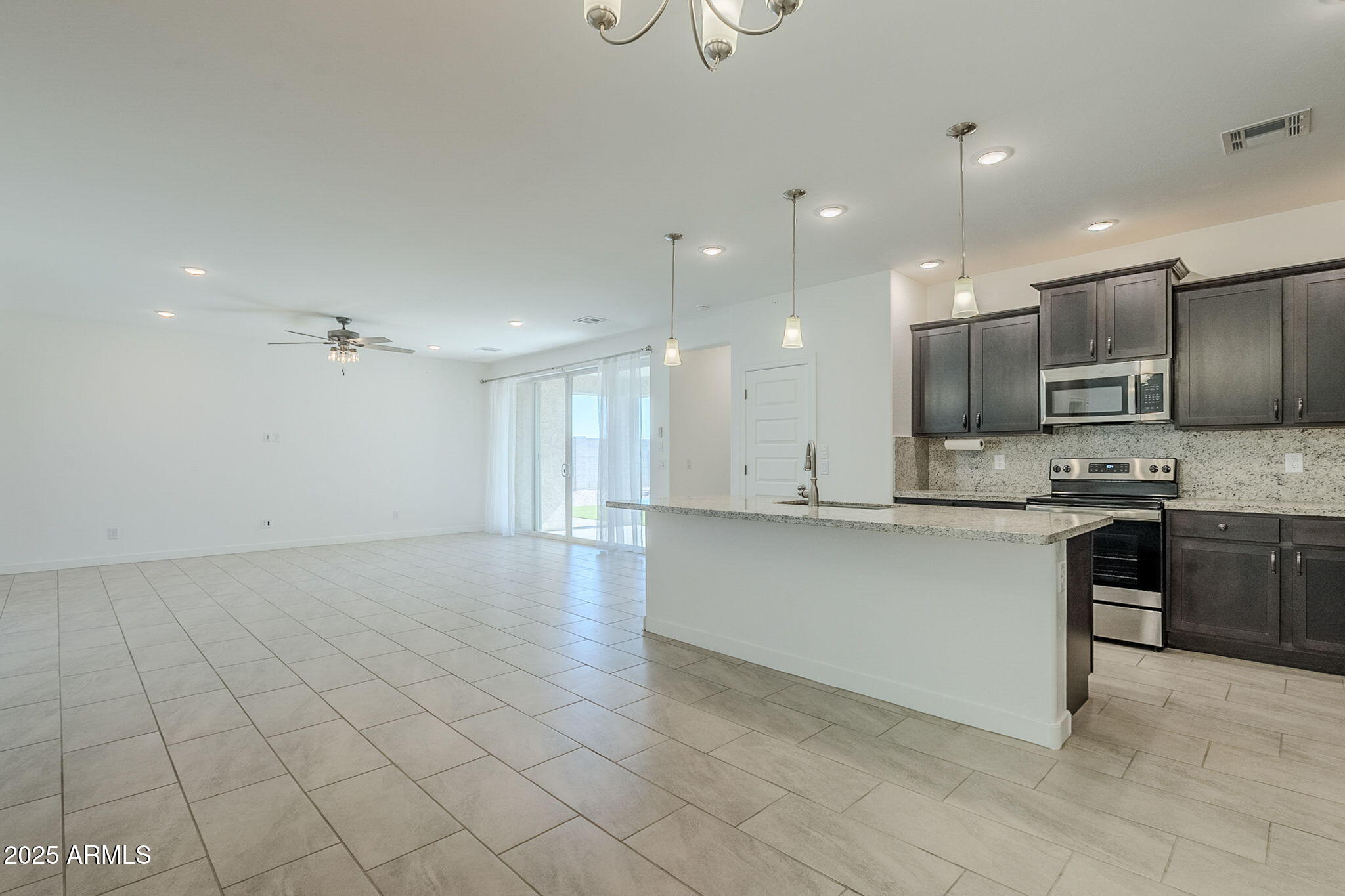 2860 N RIVERDALE Lane