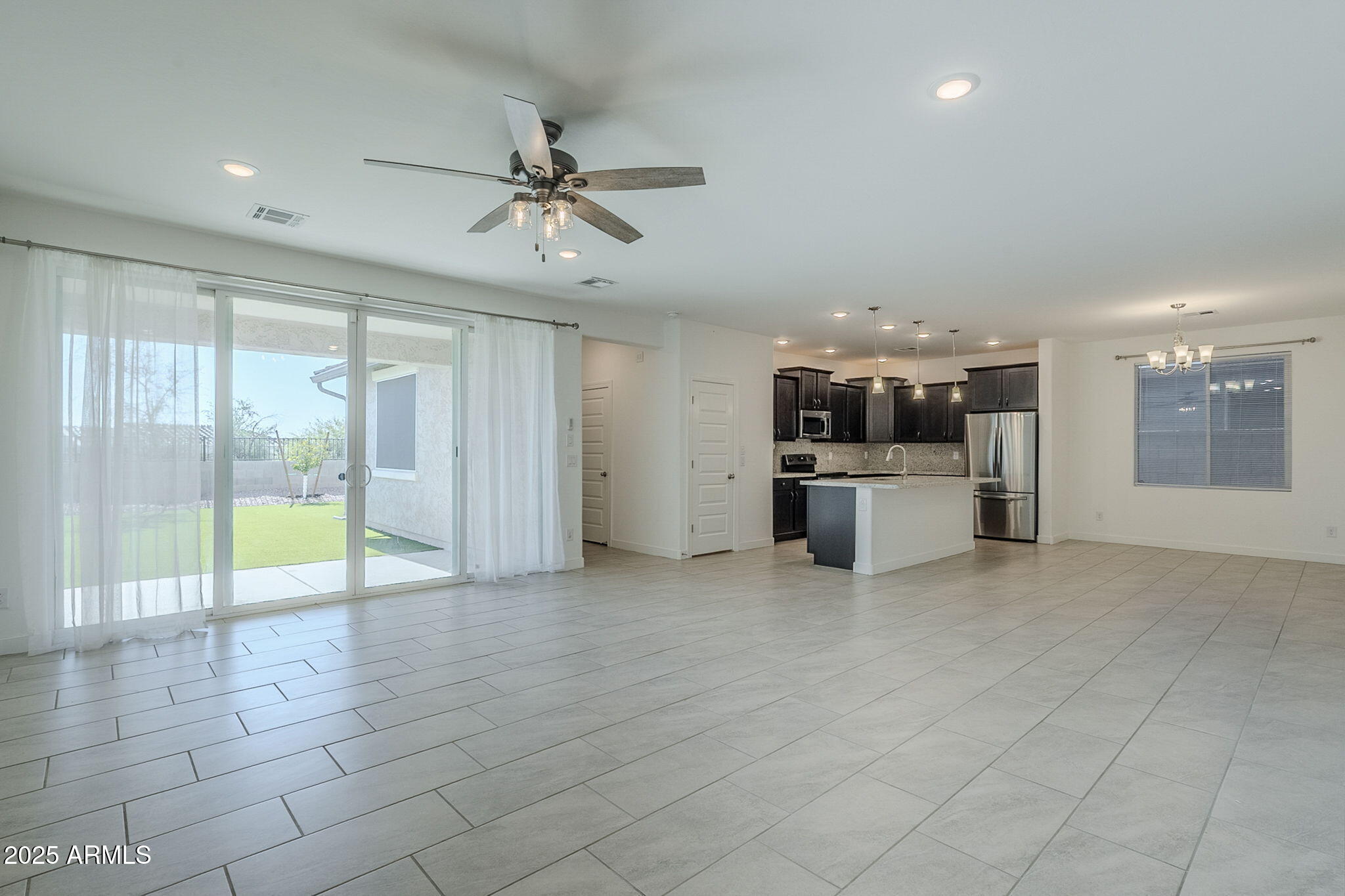 2860 N RIVERDALE Lane